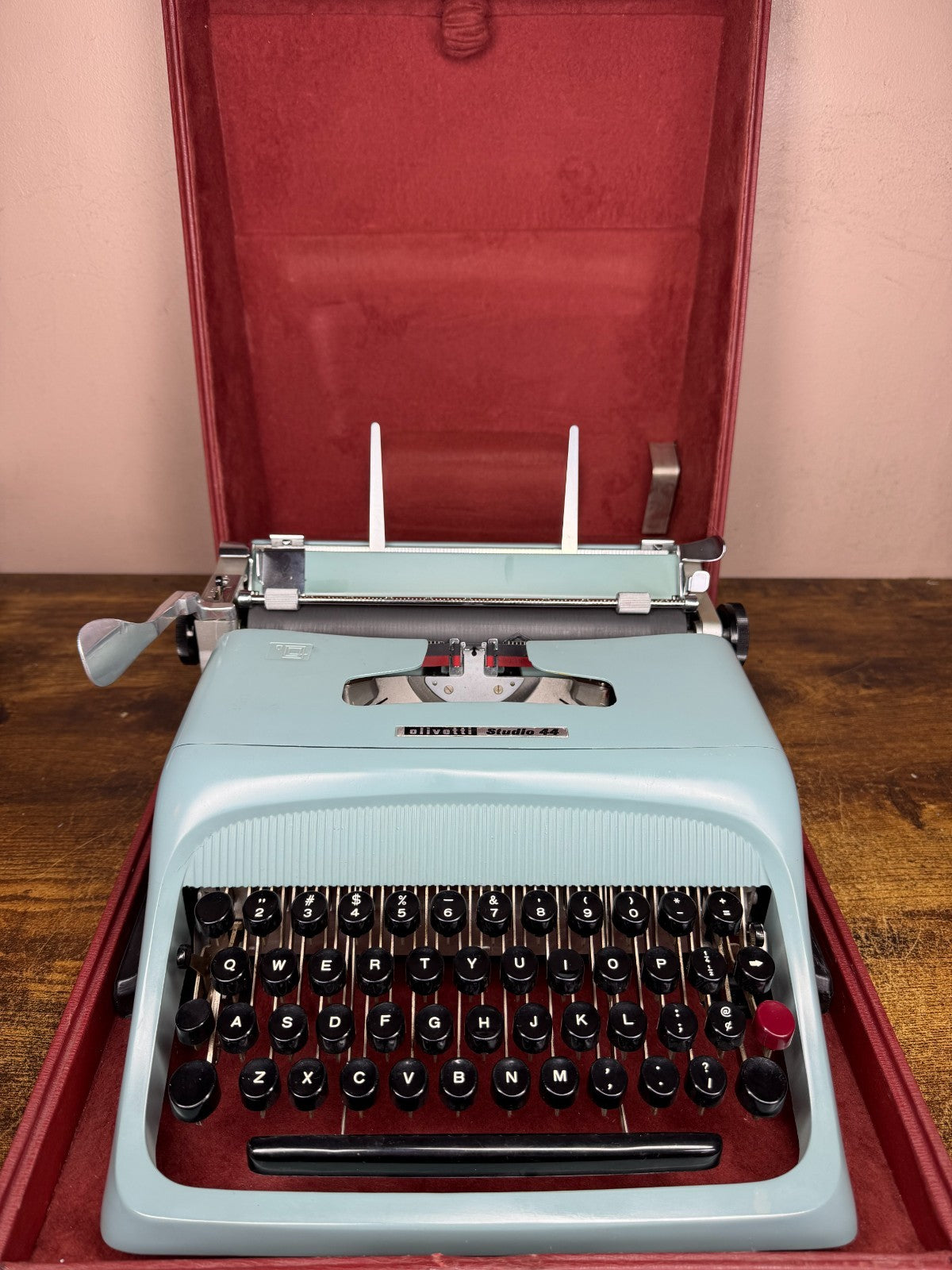 Excellent! Serviced 1952 Olivetti Studio 44 Typewriter Elite Book No.84 Font