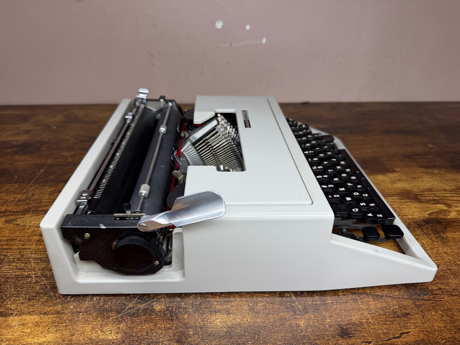 Nice! Serviced 1972 Olivetti Lettera 31 Vintage Ultra-Portable Typewriter