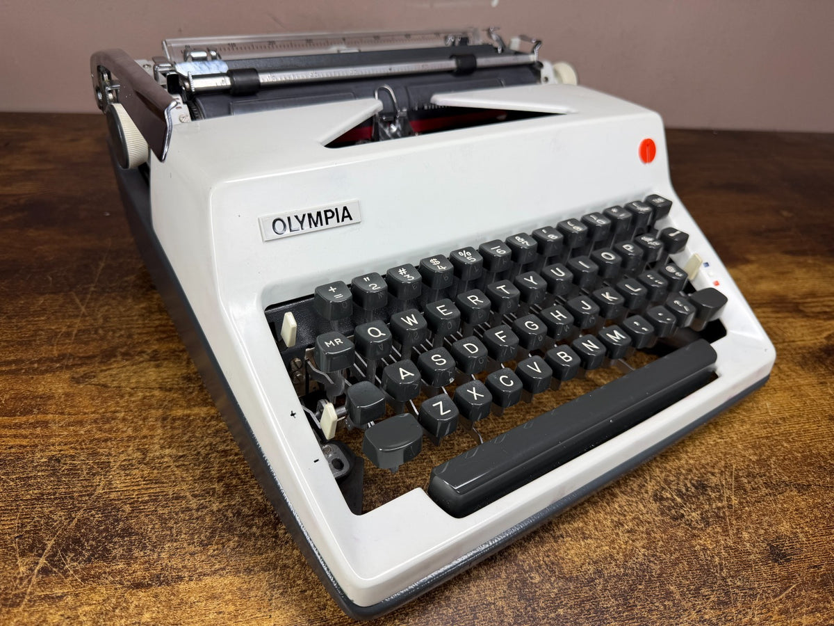 Excellent! Serviced 1969 Olympia SM9 Vintage Portable Typewriter Pica No.12