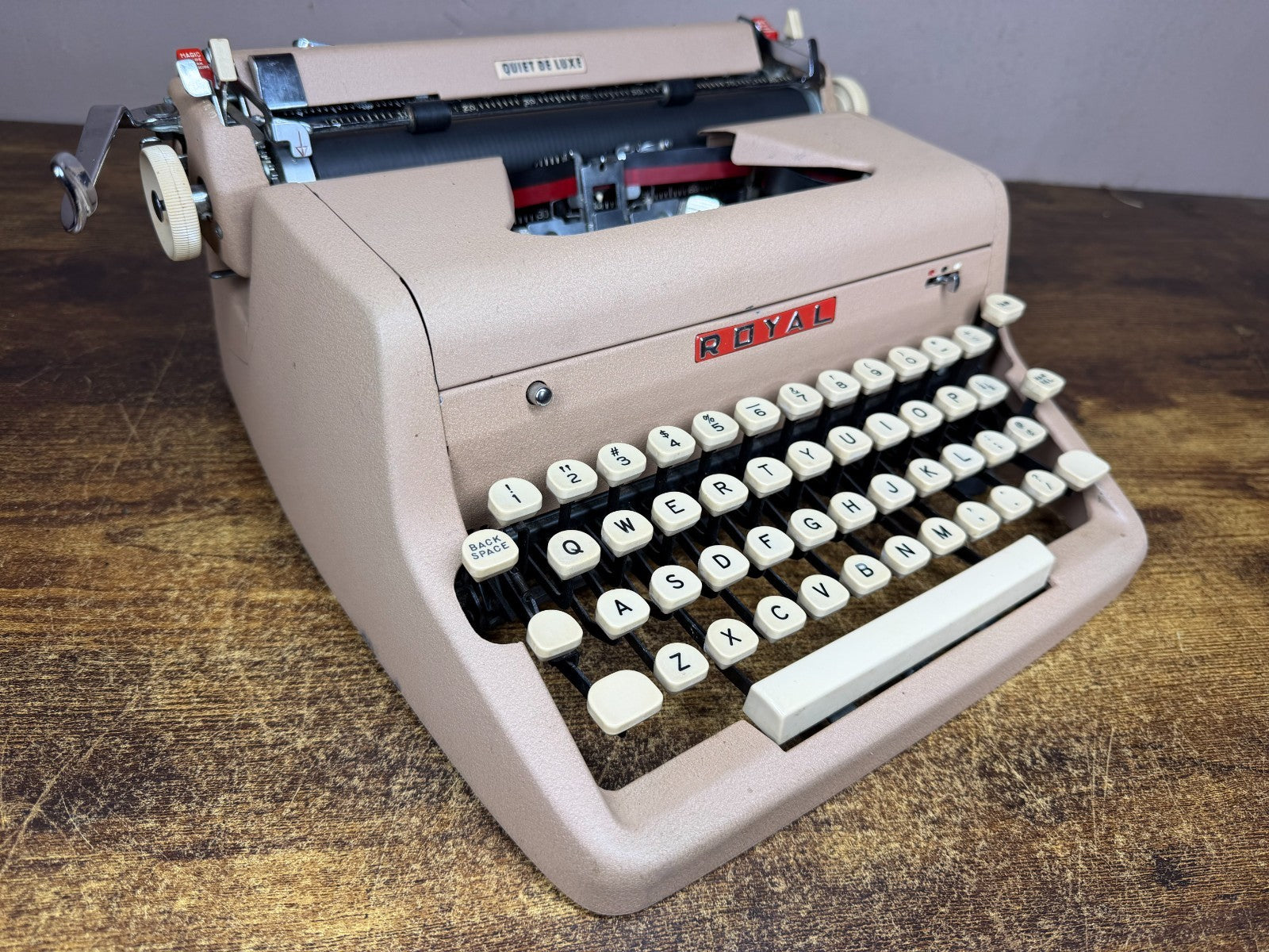 Nice! Serviced 1957 Royal Quiet De Luxe Tan Crinkle Typewriter Book Typeface