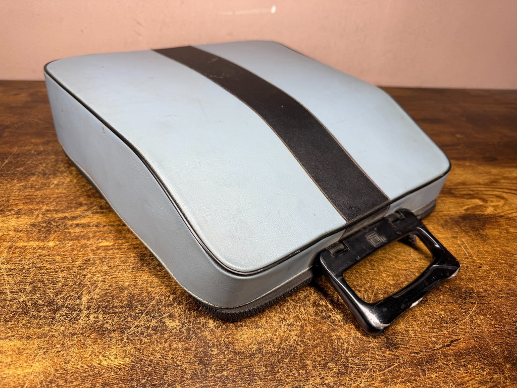 Excellent 1968 Cursive/Script No.75 Olivetti Lettera 32 Ultraportable Typewriter