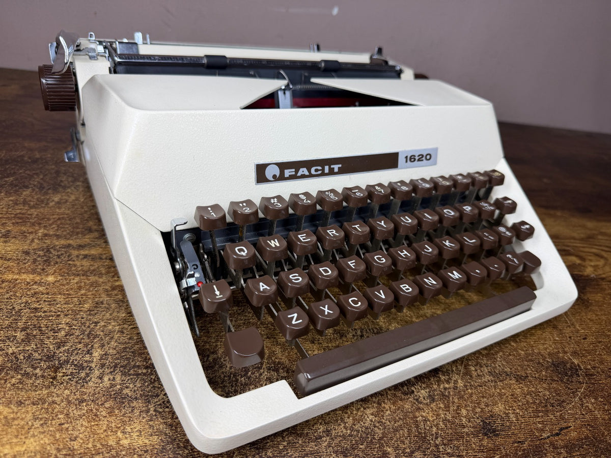 Excellent! Serviced 1969 Facit 1620 Vintage Portable Typewriter Elite
