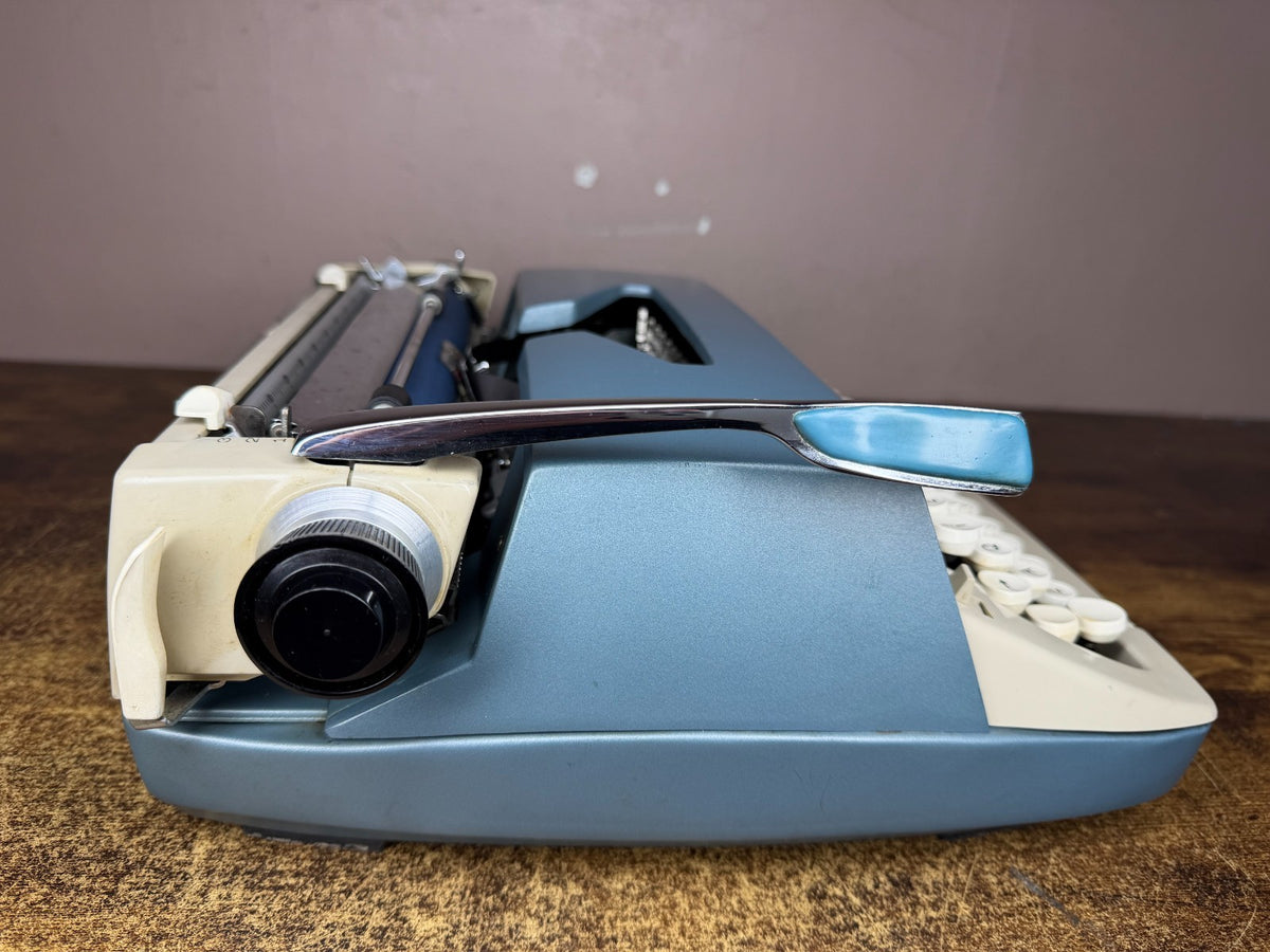 Cursive/Script No75 Serviced 1966-72 Smith-Corona Galaxie Deluxe Blue Typewriter