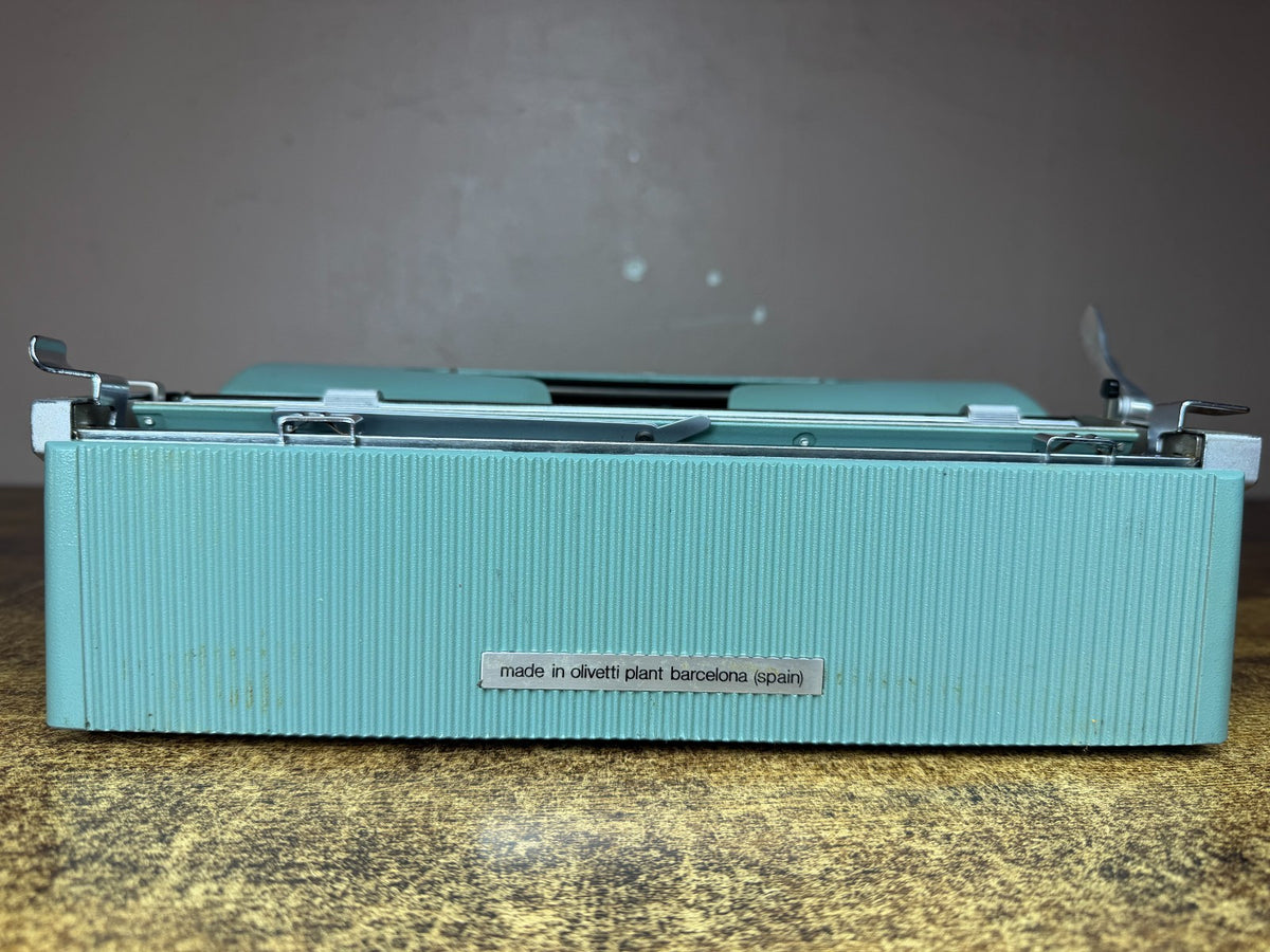 Nice! Serviced 1973 Olivetti Lettera 32 Vintage Ultra-Portable Typewriter