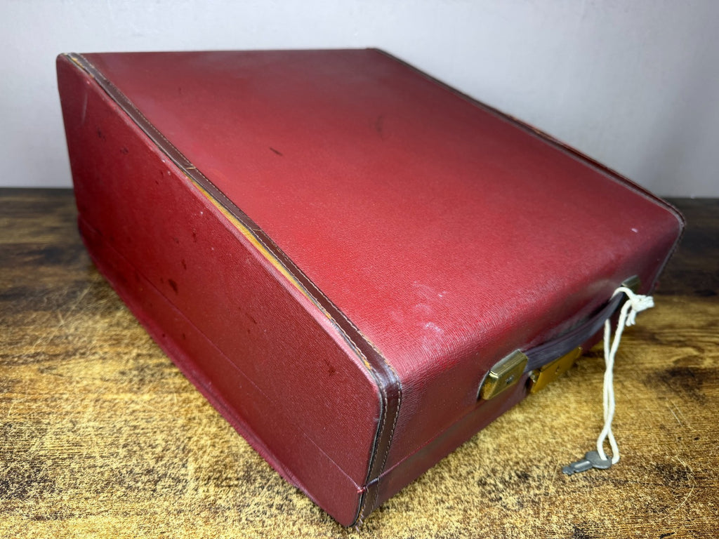Excellent 1967 Serviced Olivetti Studio 44 Typewriter Elite Book No.84 Font