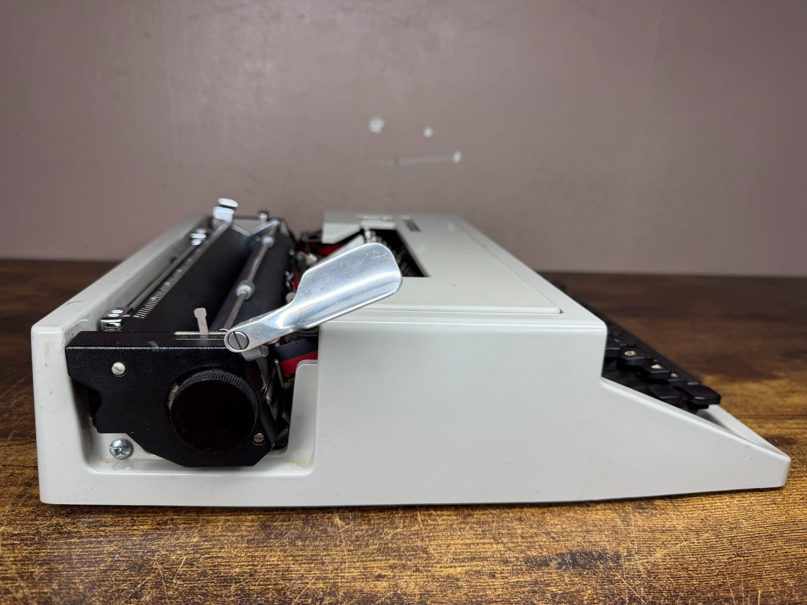 Serviced 1968 Olivetti Lettera 31 Vintage Ultra-Portable Typewriter