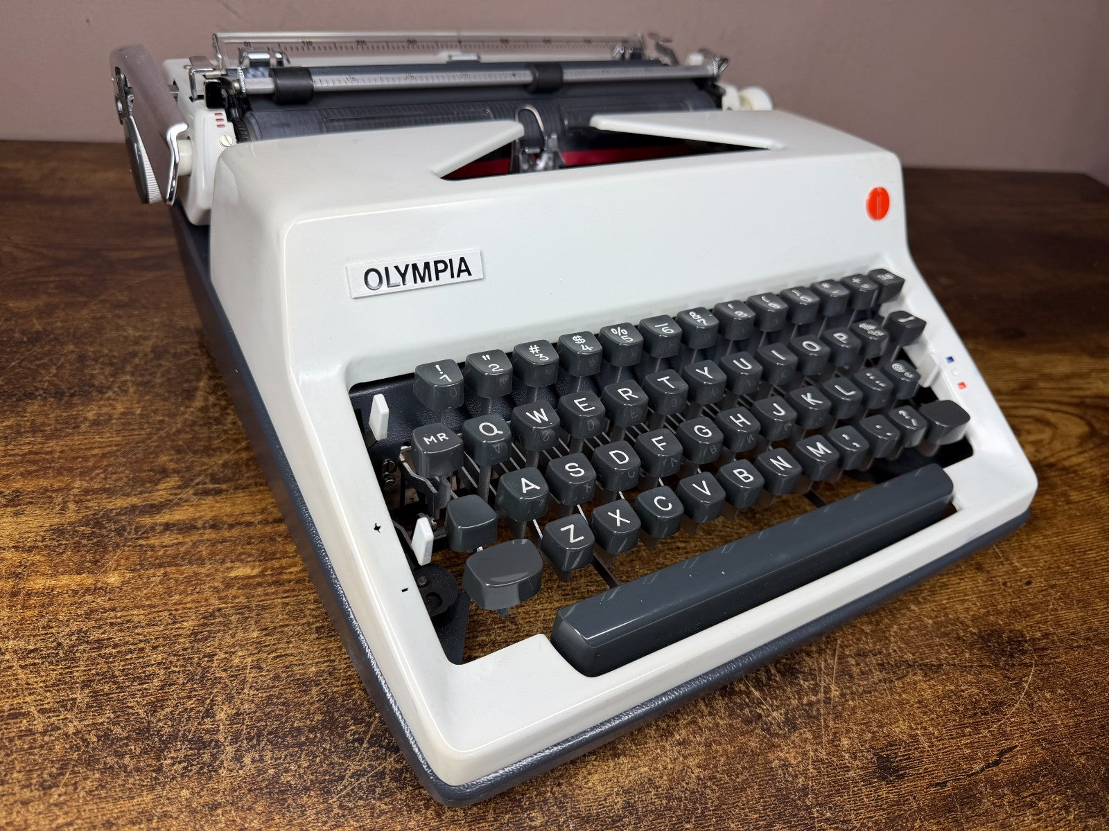 Near Mint! Serviced 1971 Olympia SM9 Portable Typewriter Modern Pica No.67 Font