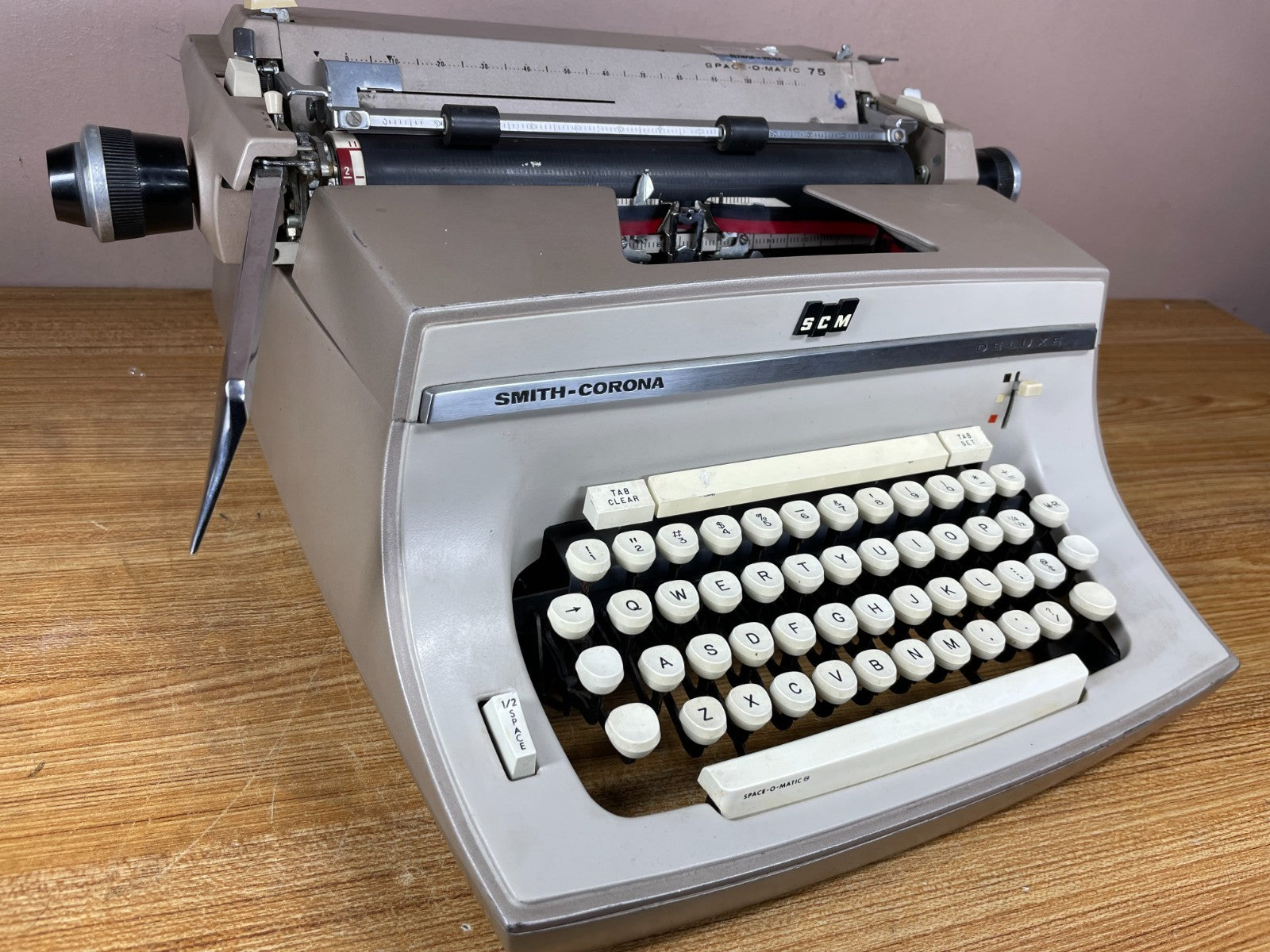 Serviced 1965 Smith-Corona Deluxe Space-O-Matic 75 Vintage Desktop Typewriter