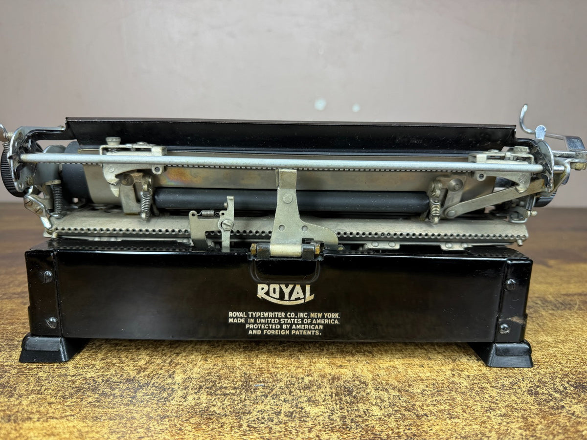 Beautiful! Serviced 1939 Royal O Model Glossy Black Vintage Portable Typewriter
