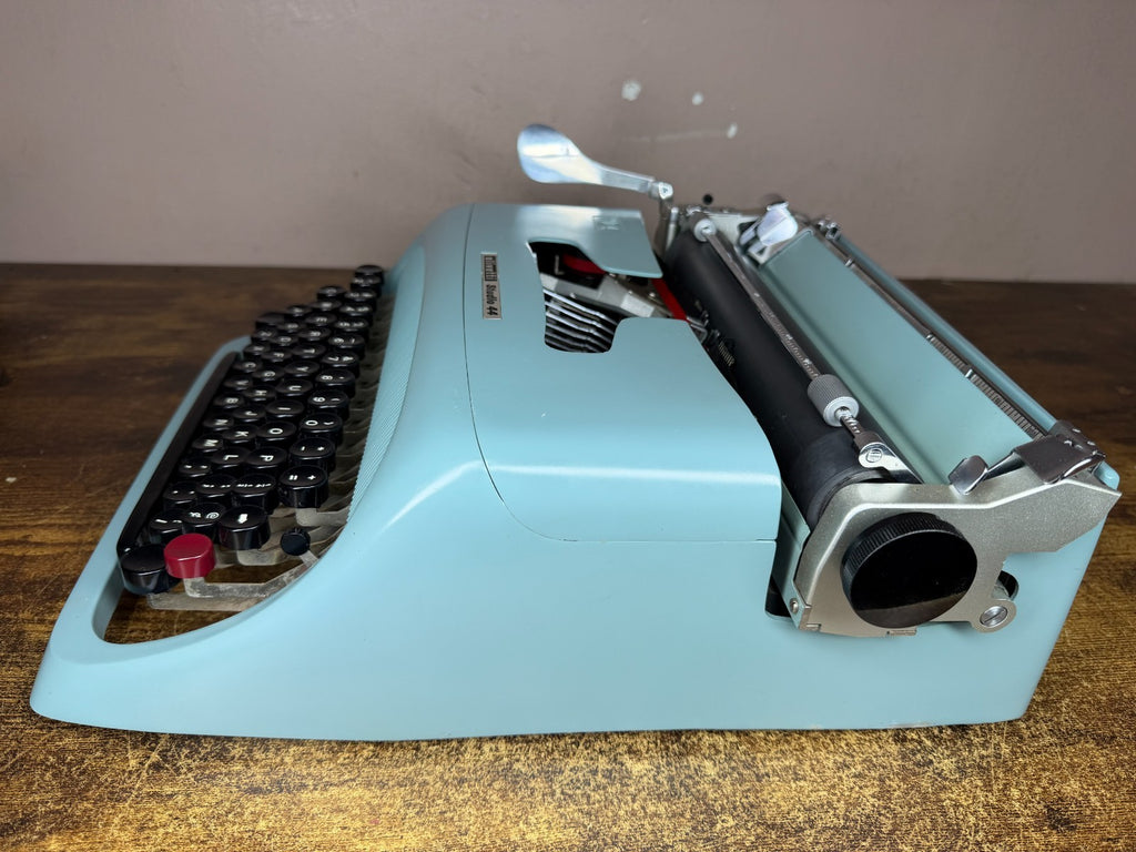 Excellent! Serviced 1952 Olivetti Studio 44 Typewriter Elite Book No.84 Font