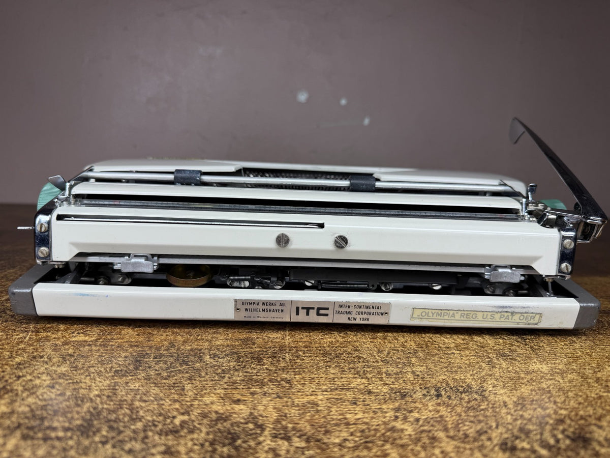 Excellent! Serviced 1958 Olympia SF De Luxe Vintage Ultra-Portable Typewriter