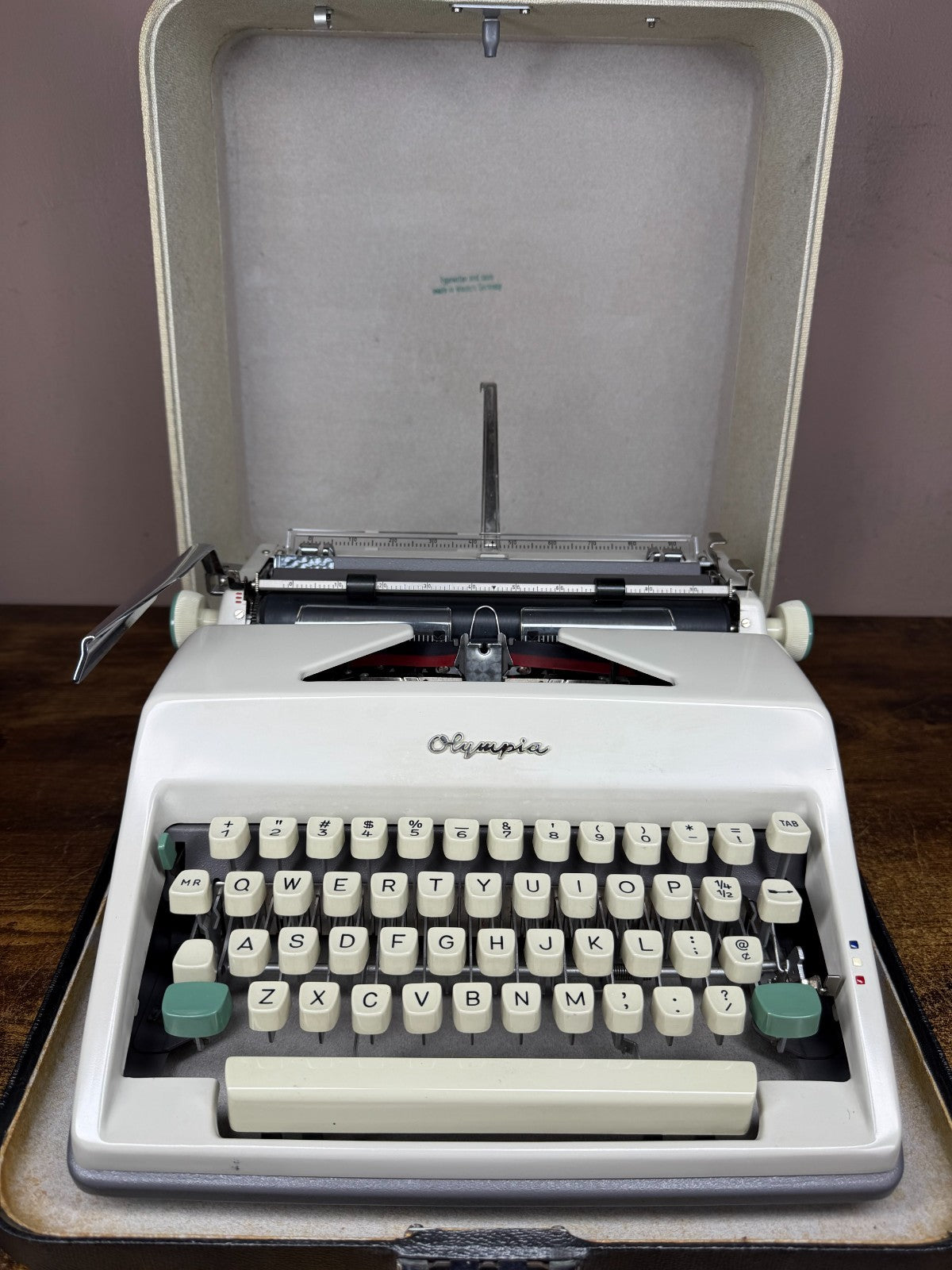 Near Mint! Serviced Cursive/Script No.69 1965 Olympia SM8 Vintage Typewriter