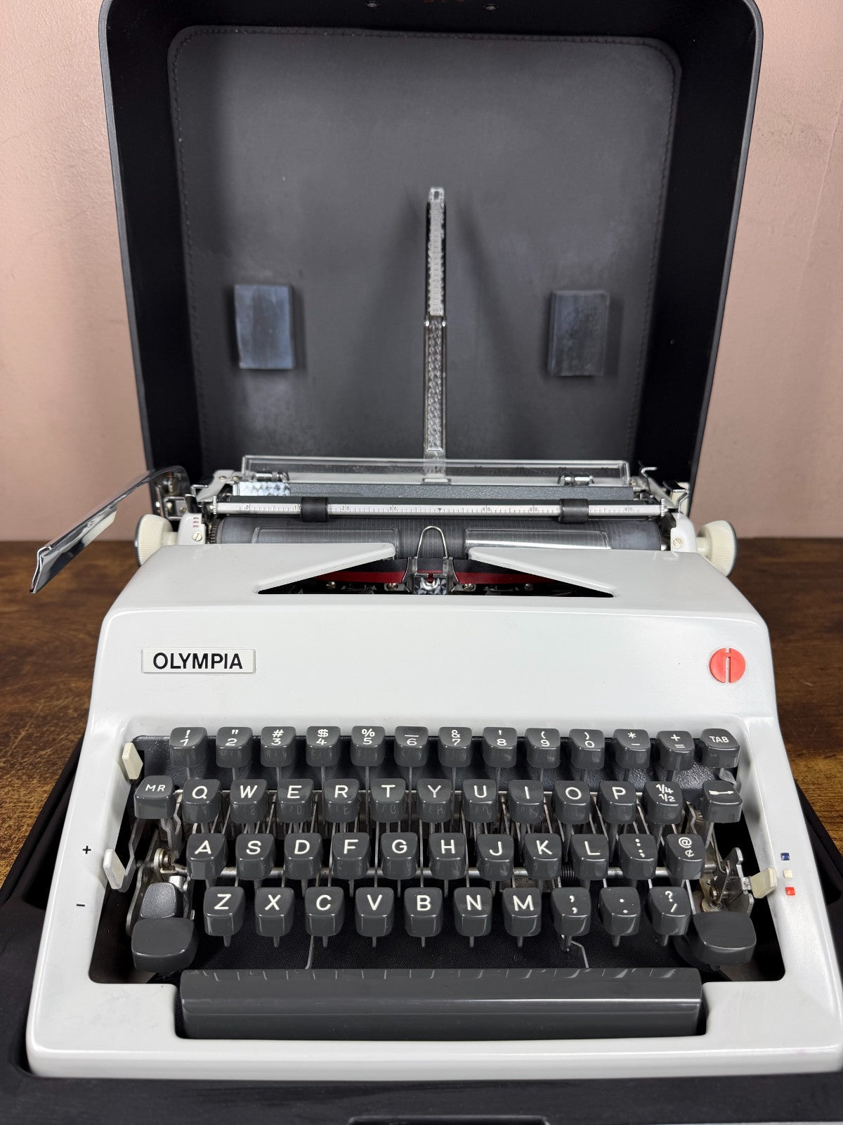 Excellent! Serviced 1970 Olympia SM9 Vintage Typewriter w Rare Pica No.61 Font