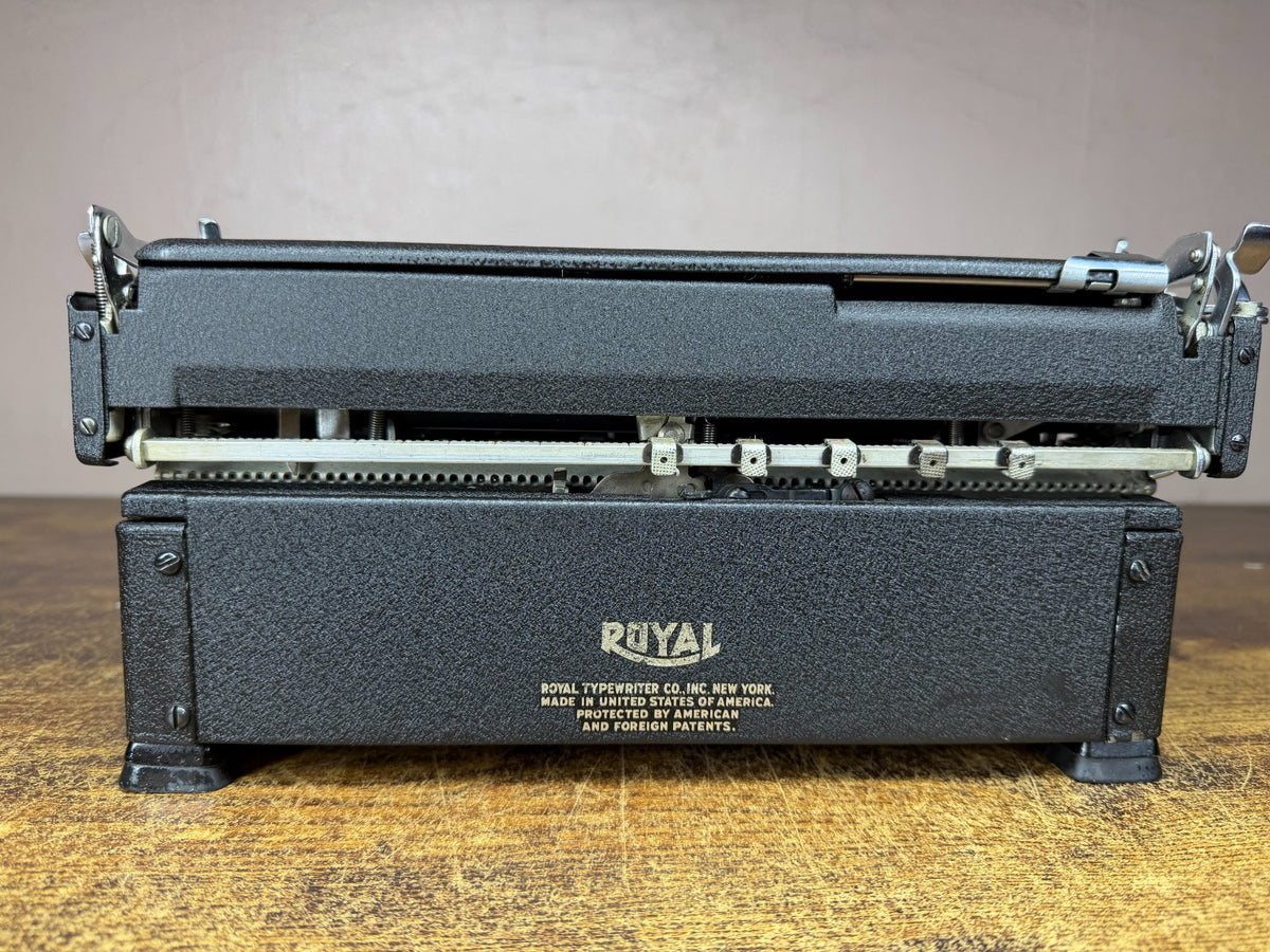 Excellent! Serviced 1947 Royal Quiet De Luxe Vintage Hemmingway Typewriter Elite