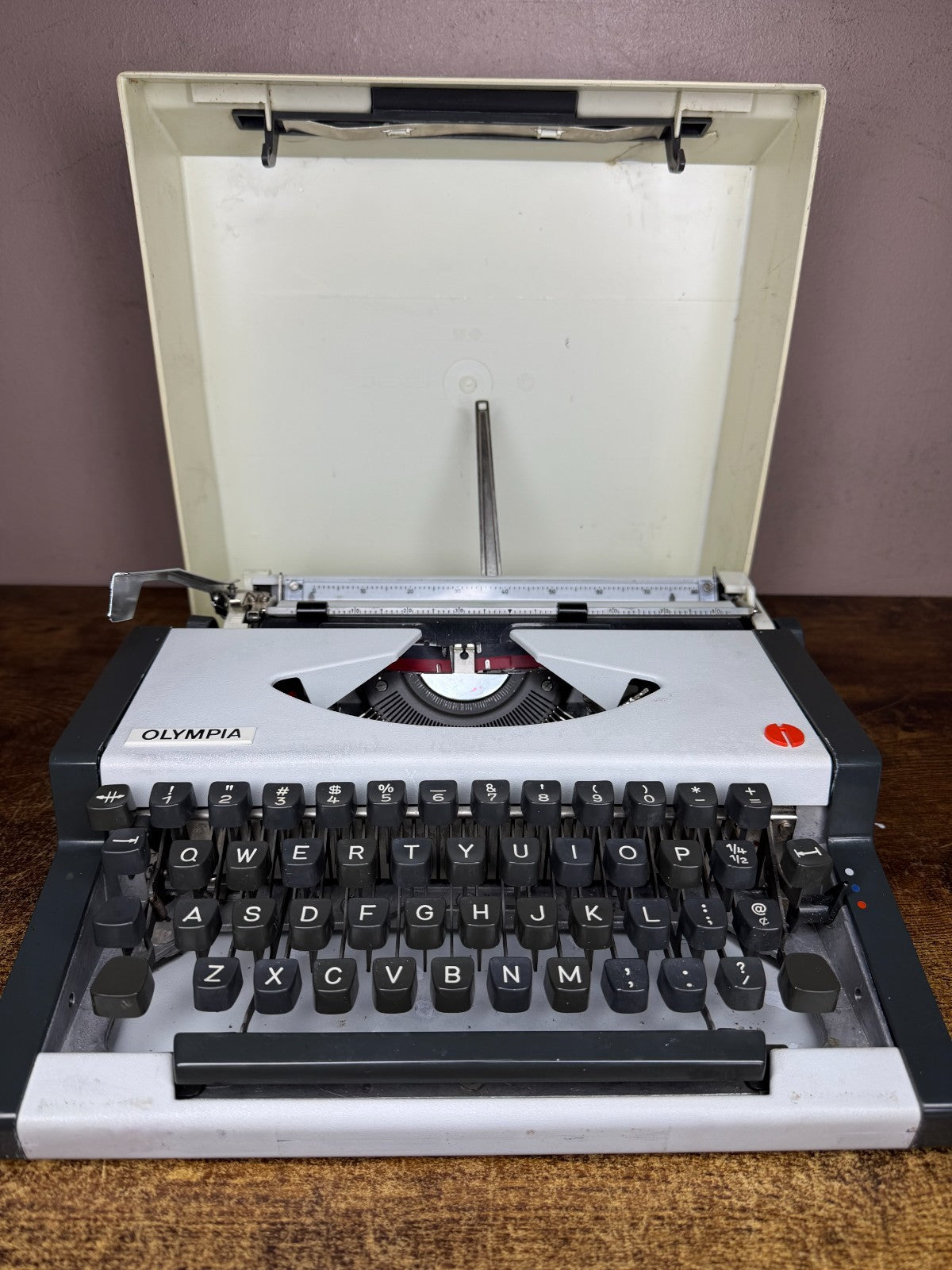 Nice! Serviced 1977 Olympia SF Vintage Ultra-Portable Typewriter