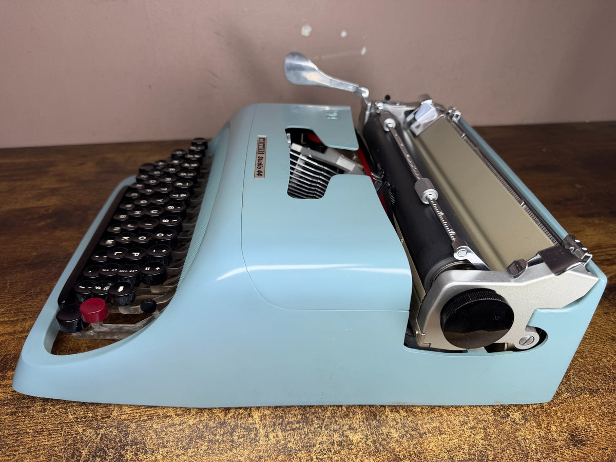 Excellent 1967 Serviced Olivetti Studio 44 Typewriter Elite Book No.84 Font