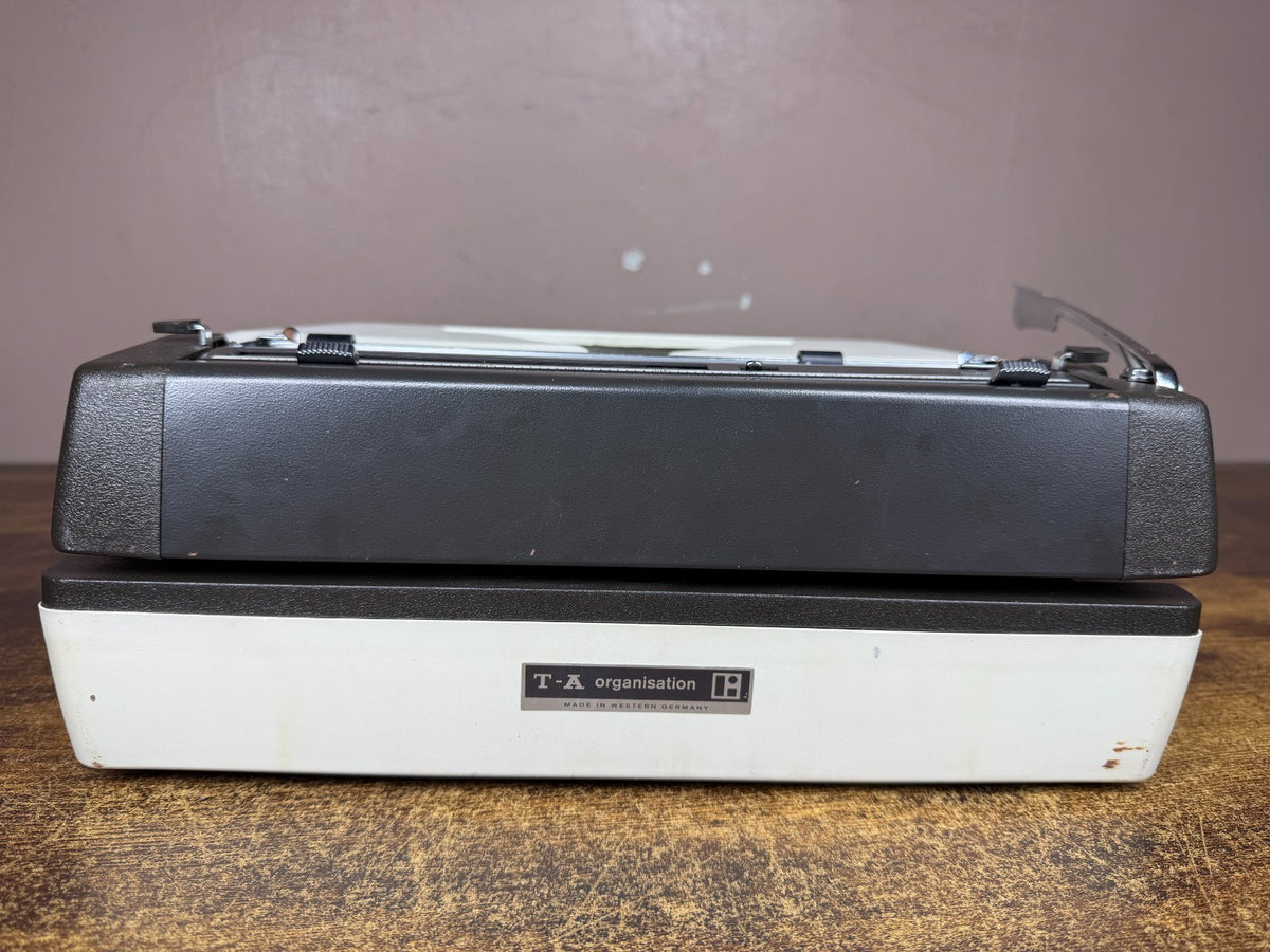 Excellent! Serviced 1977 Adler J5 White Vintage Typewriter Ro.88 Esquire Font