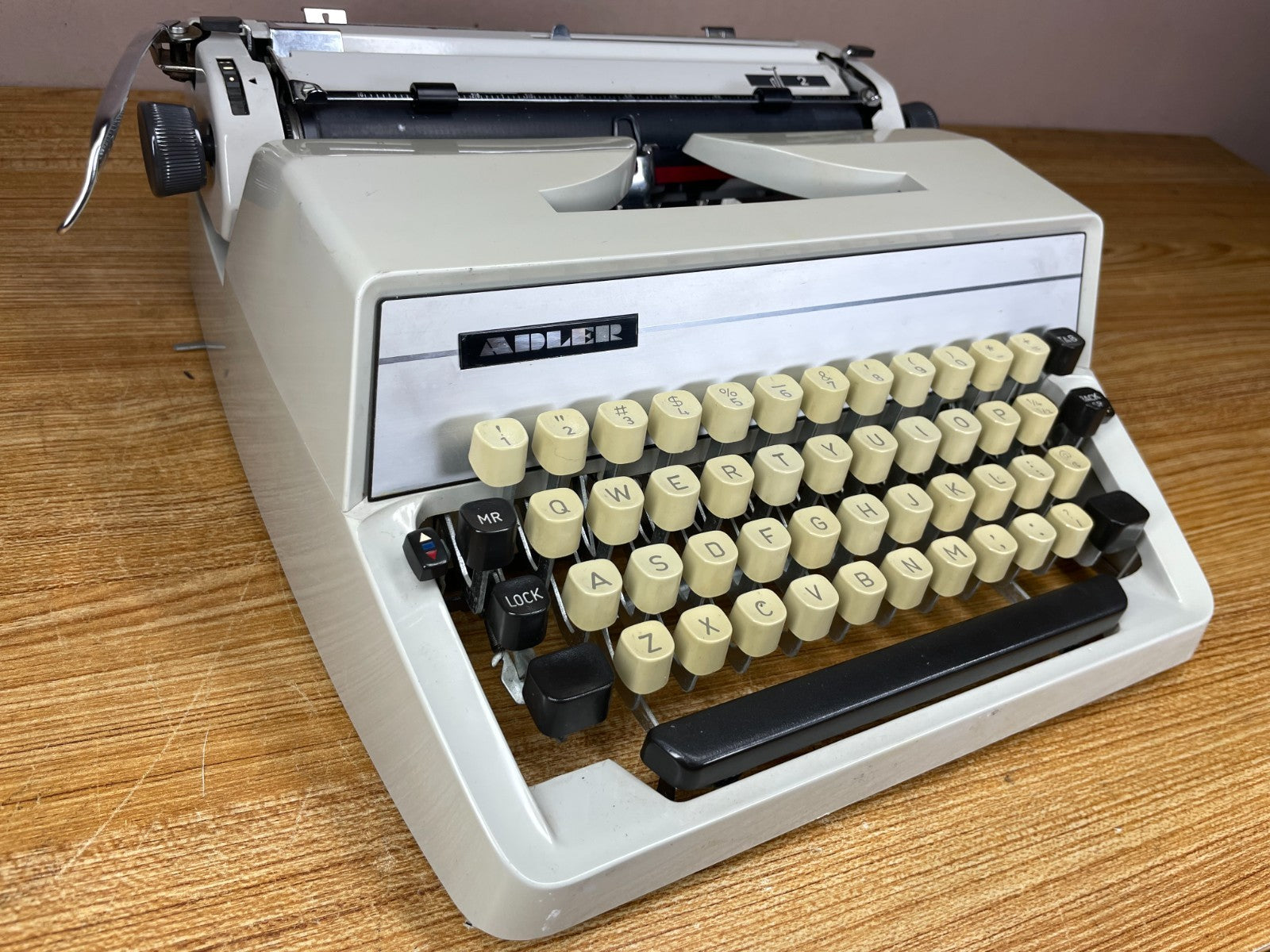 Nice! 1972 Adler J2 Serviced Full Functional Vintage Portable Typewriter (Elite)