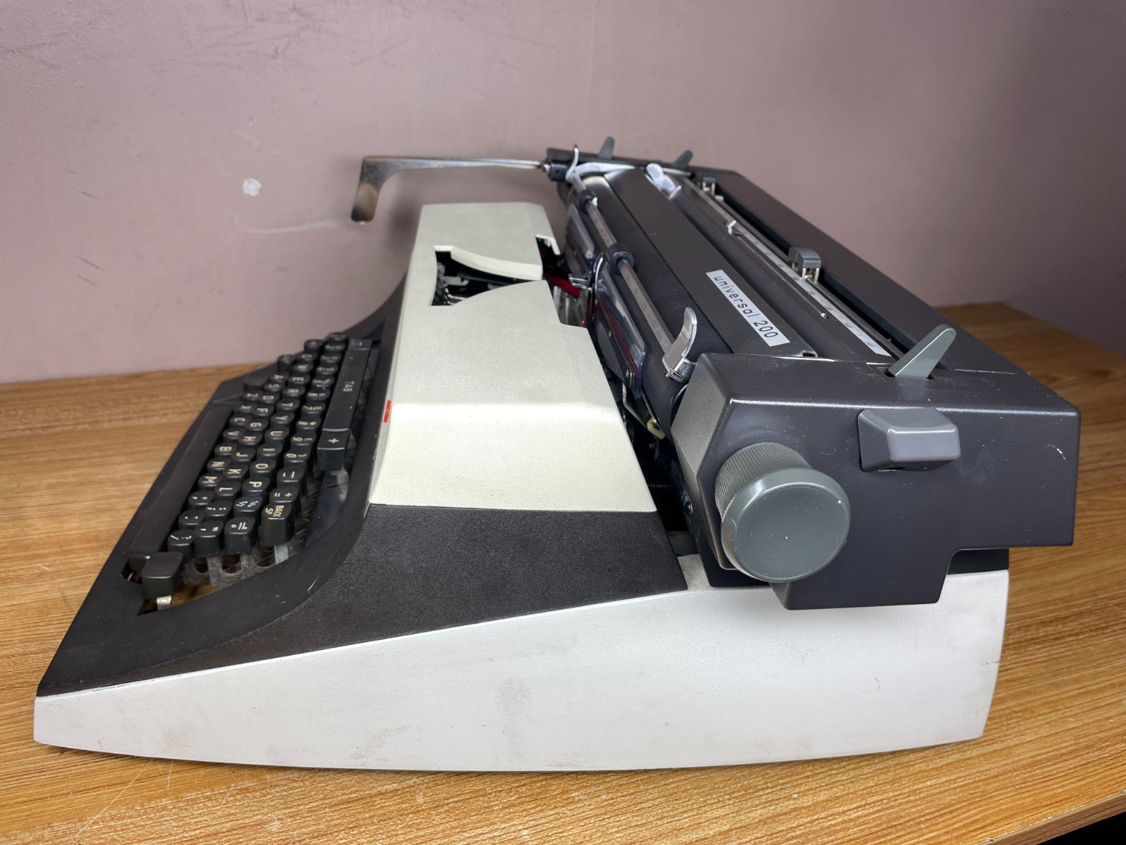 1977 Adler Universal 200 Serviced Fully Functional Vintage Desktop Typewriter