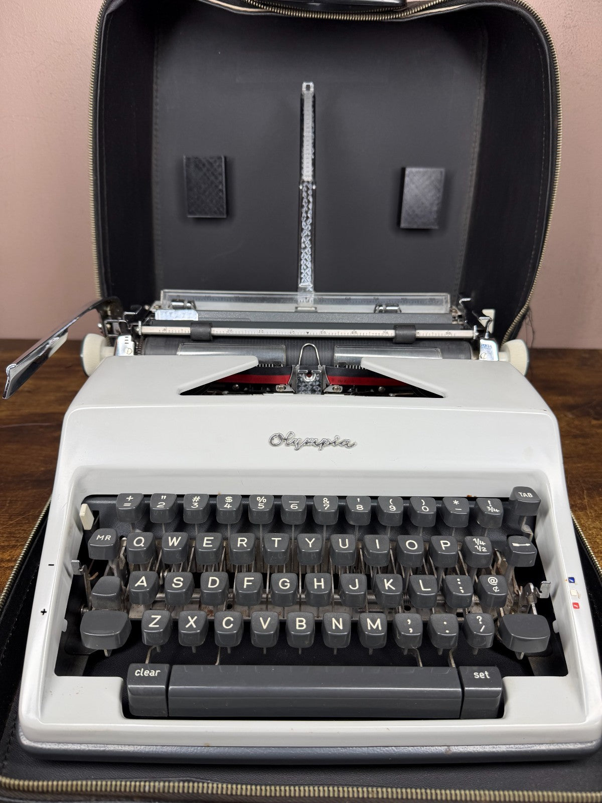 Excellent! Serviced 1968 Olympia SM9 Senatorial No.71 Vintage Typewriter 11CPI