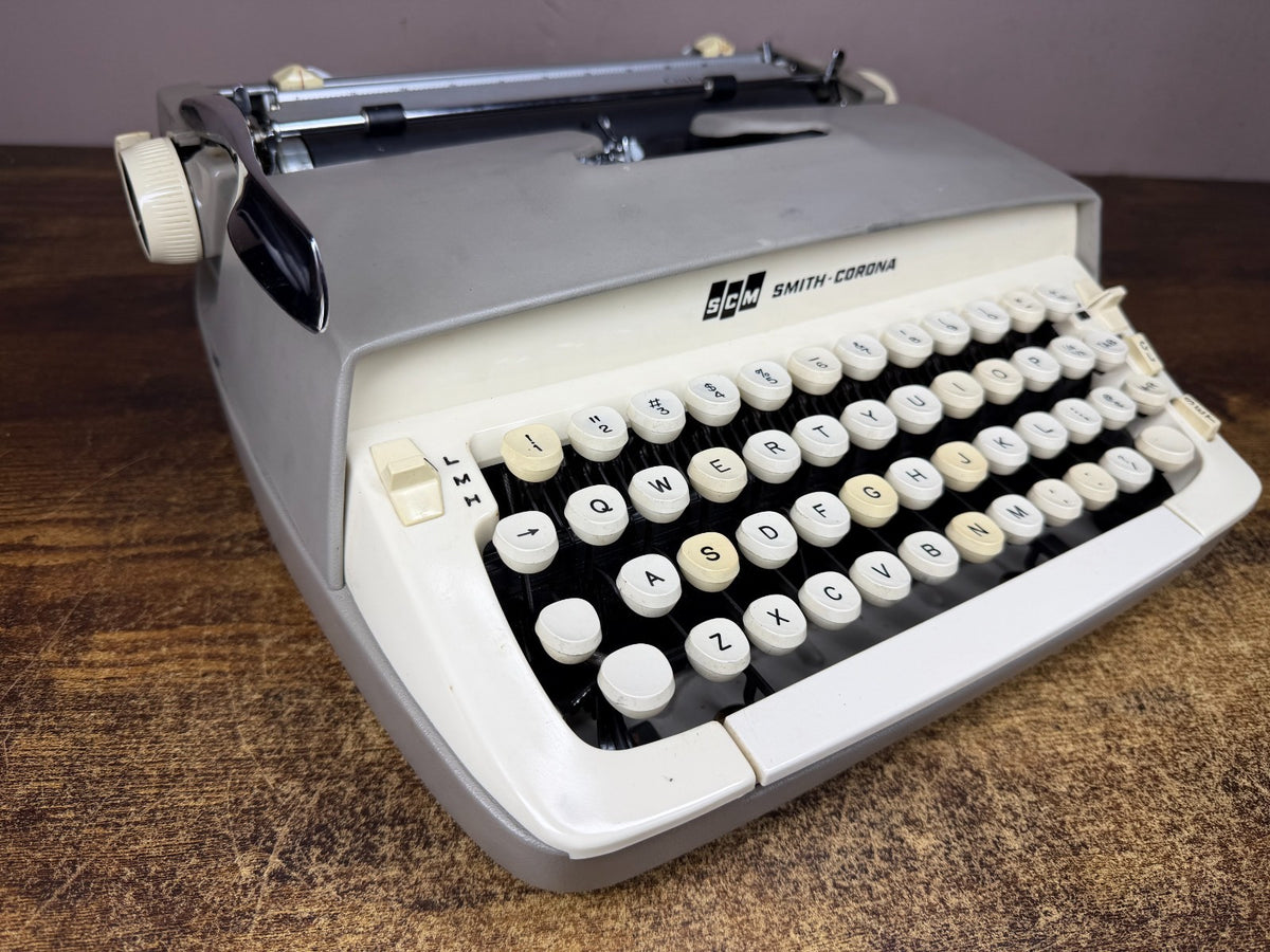 Nice! Serviced 1964 Cursive/Script No.75 Smith-Corona Galaxie Vintage Typewriter