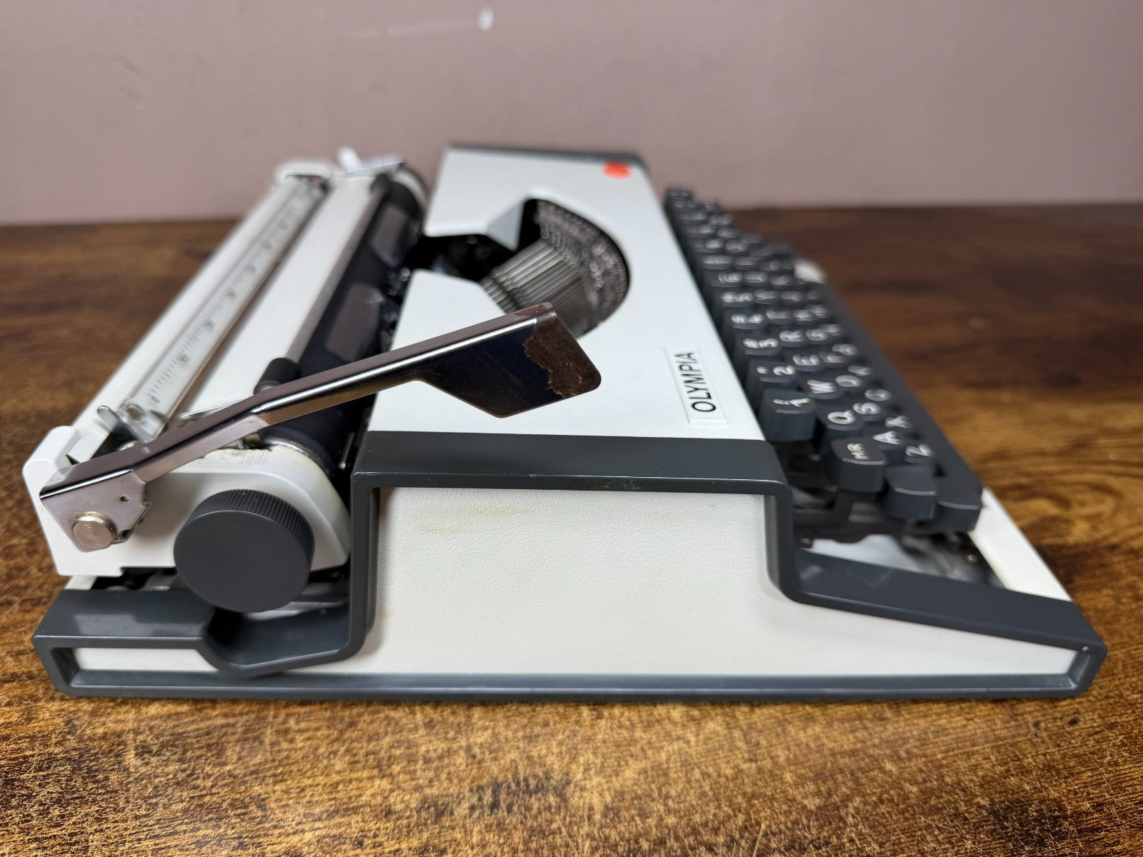 Nice! Serviced 1970s Olympia Traveller Vintage Ultra-Portable Typewriter