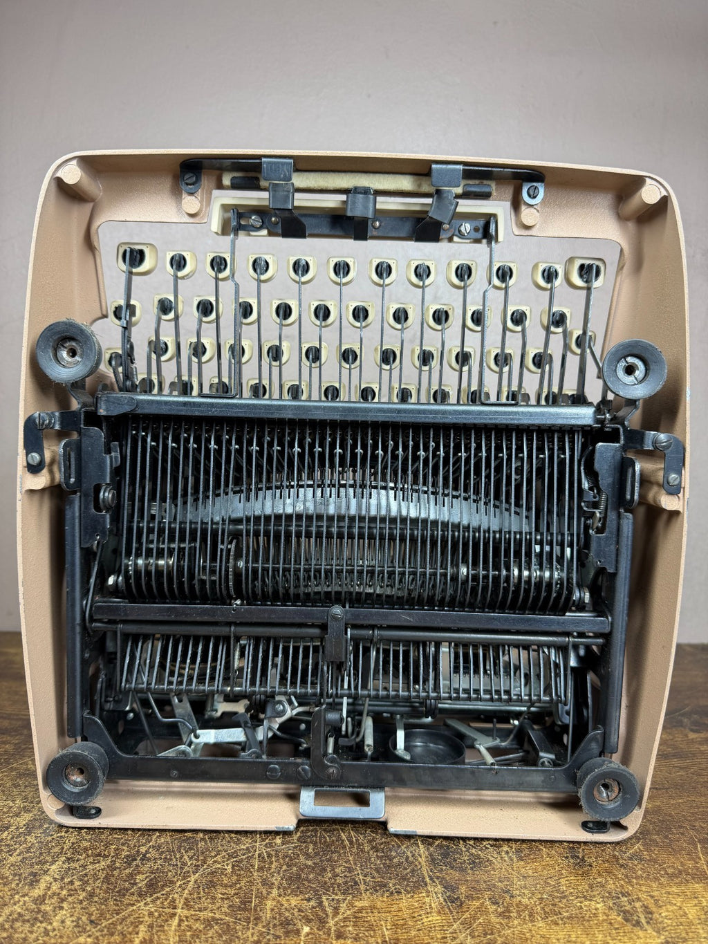 Nice! Serviced 1957 Royal Quiet De Luxe Tan Crinkle Typewriter Book Typeface
