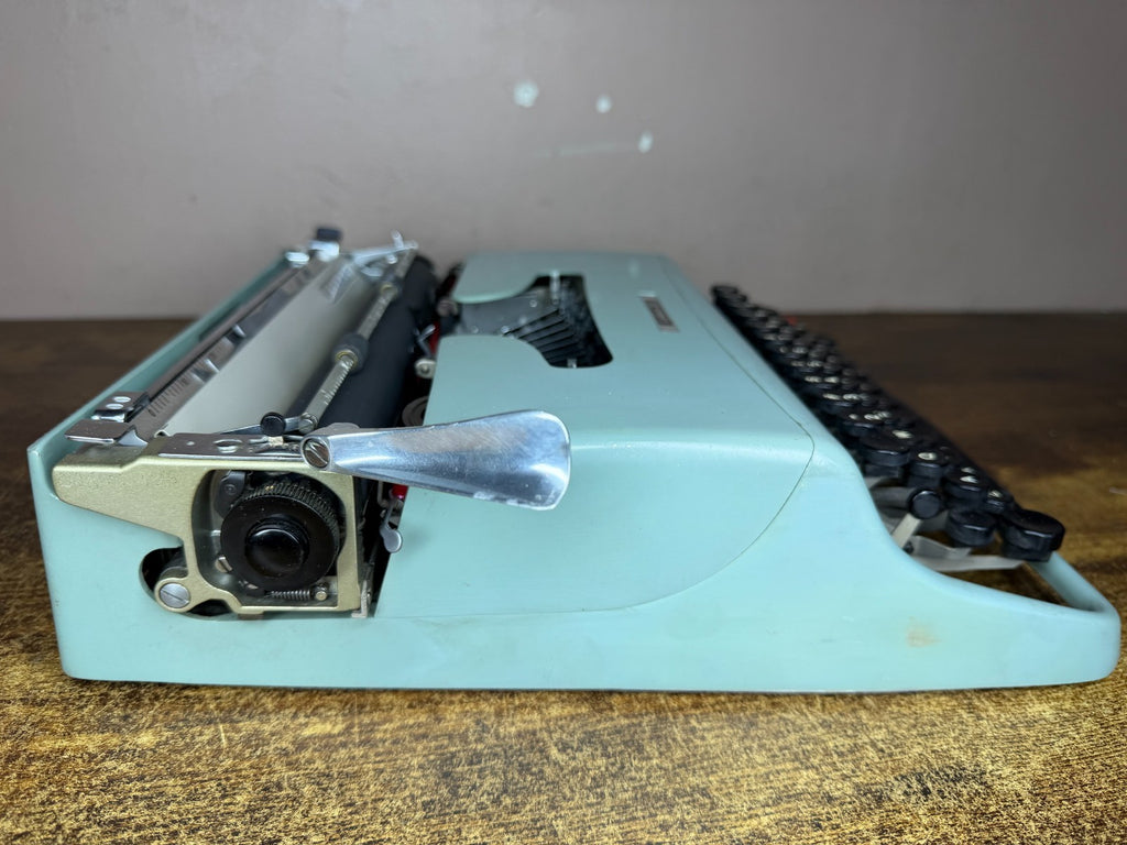 Excellent Serviced 1956 Olivetti Lettera 22 Ultra-Portable Typewriter New Platen