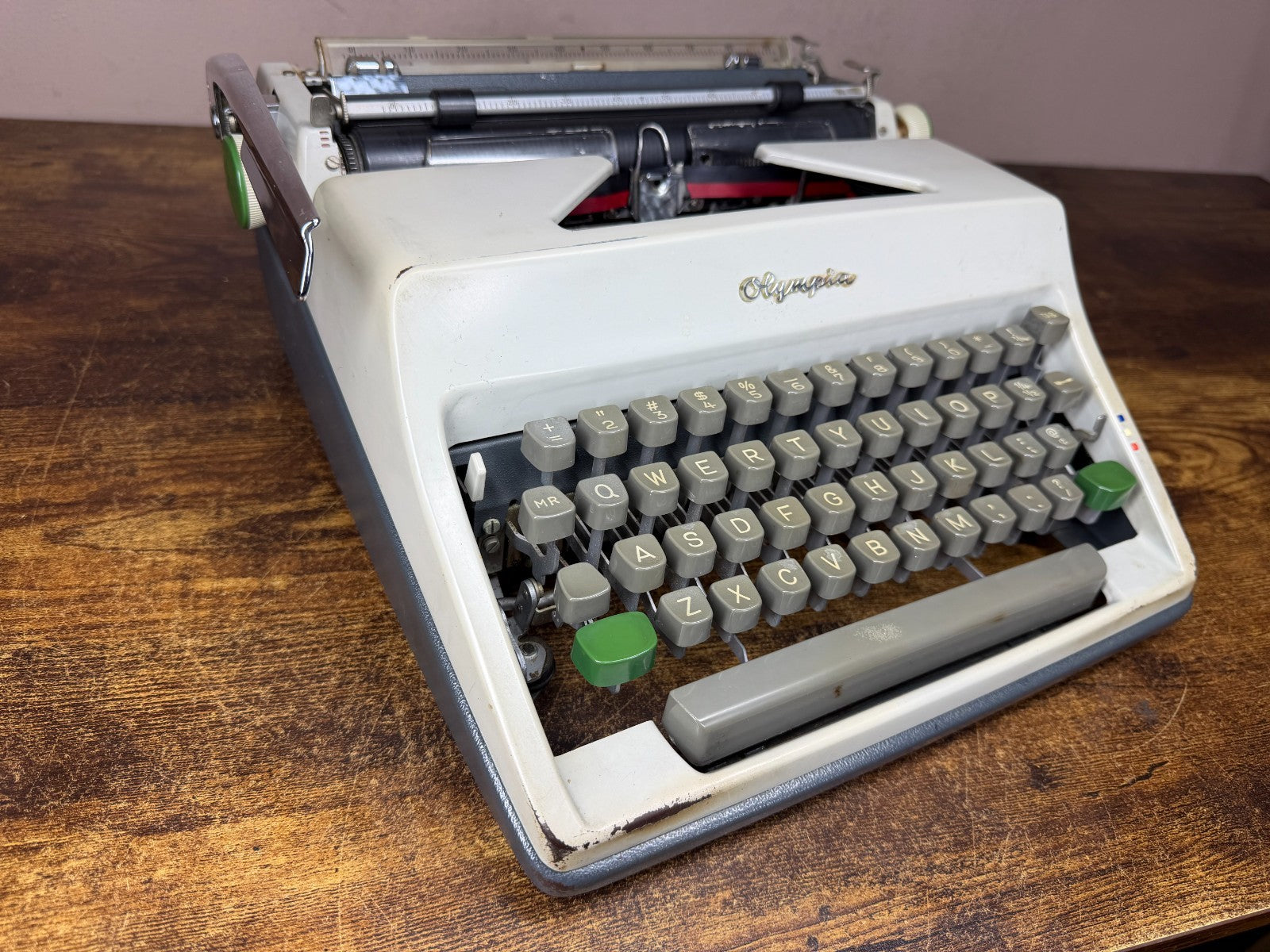 Serviced 1967 Olympia SM8 Vintage Portable Typewriter Elite No.8 (11 CPI)
