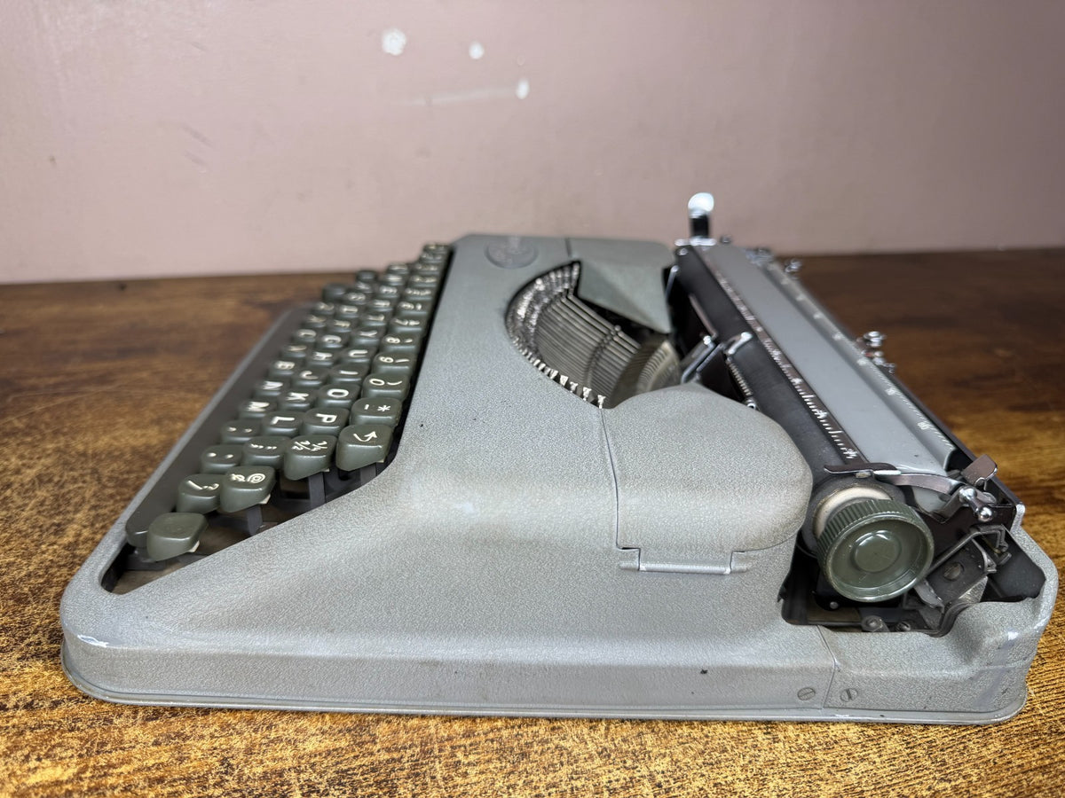 Nice! Serviced 1954 Hermes Rocket Vintage Ultra-Portable Typewriter