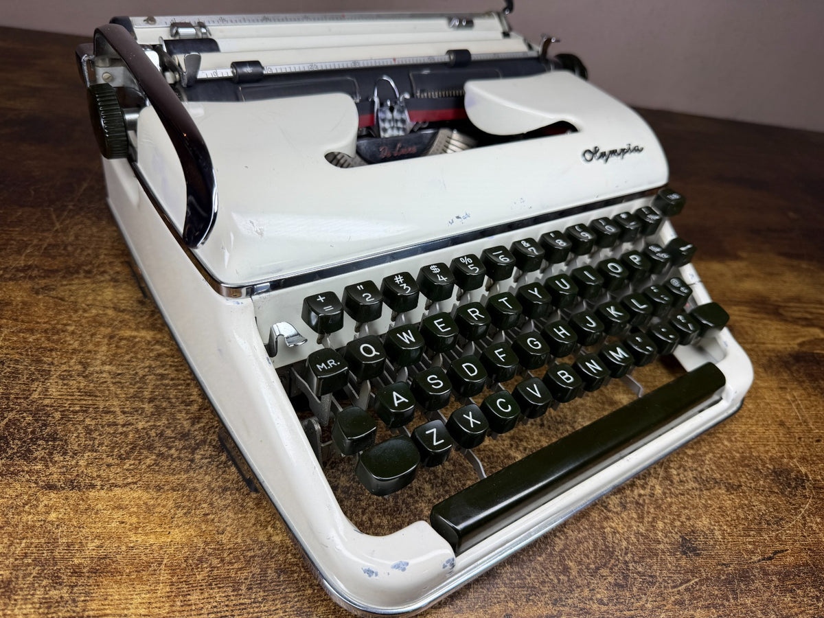 Nice! Serviced 1958 Olympia SM3 Portable Typewriter Glossy White w Green keys