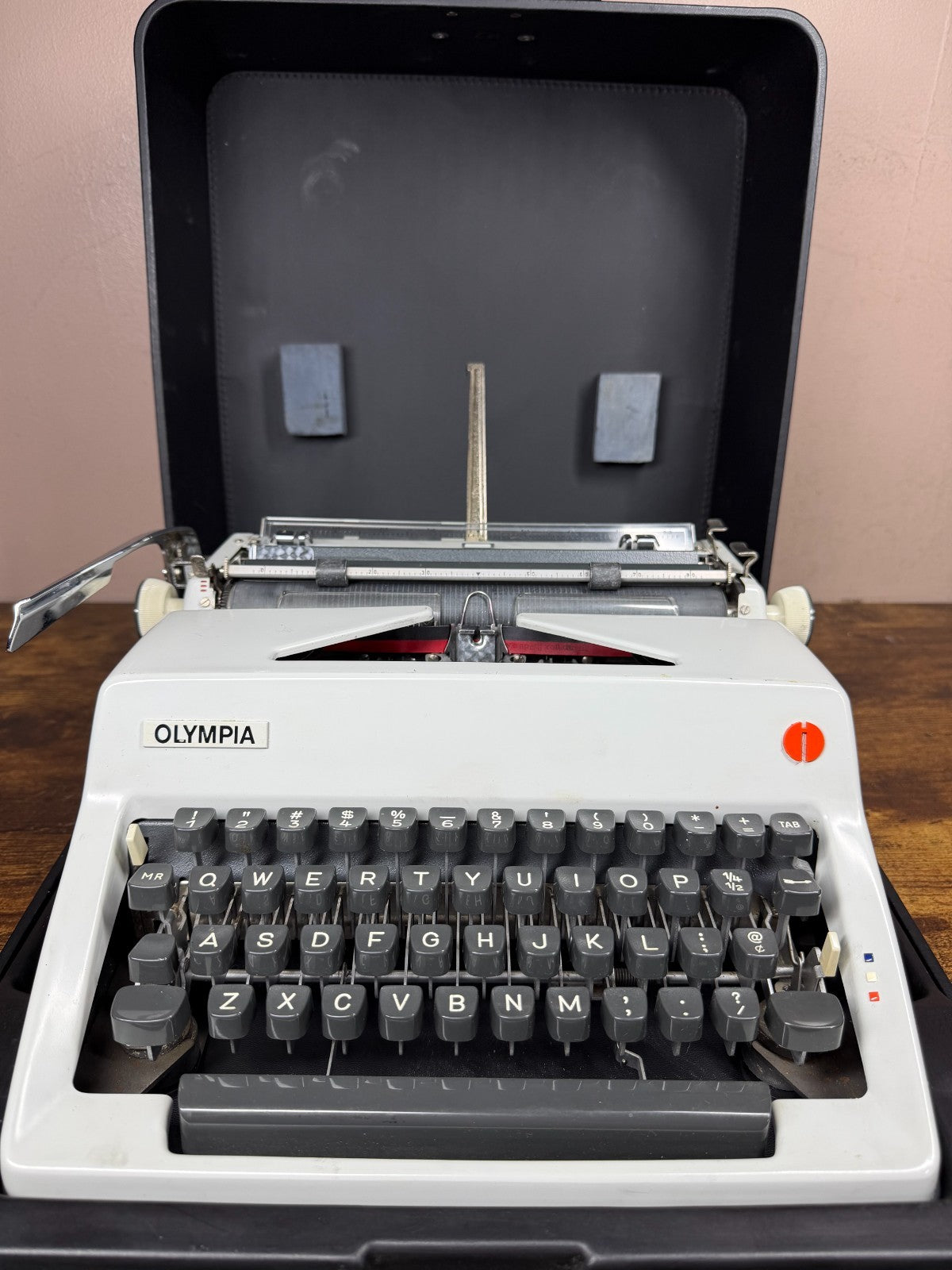 Excellent! Serviced 1970 Olympia SM8 Vintage Portable Typewriter Pica No.12 Font