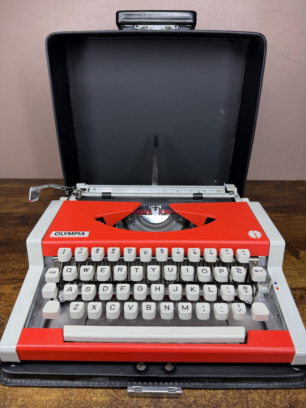 Excellent! Serviced 1965 Cursive/Script Olympia SF Ultra-Portable Typewriter