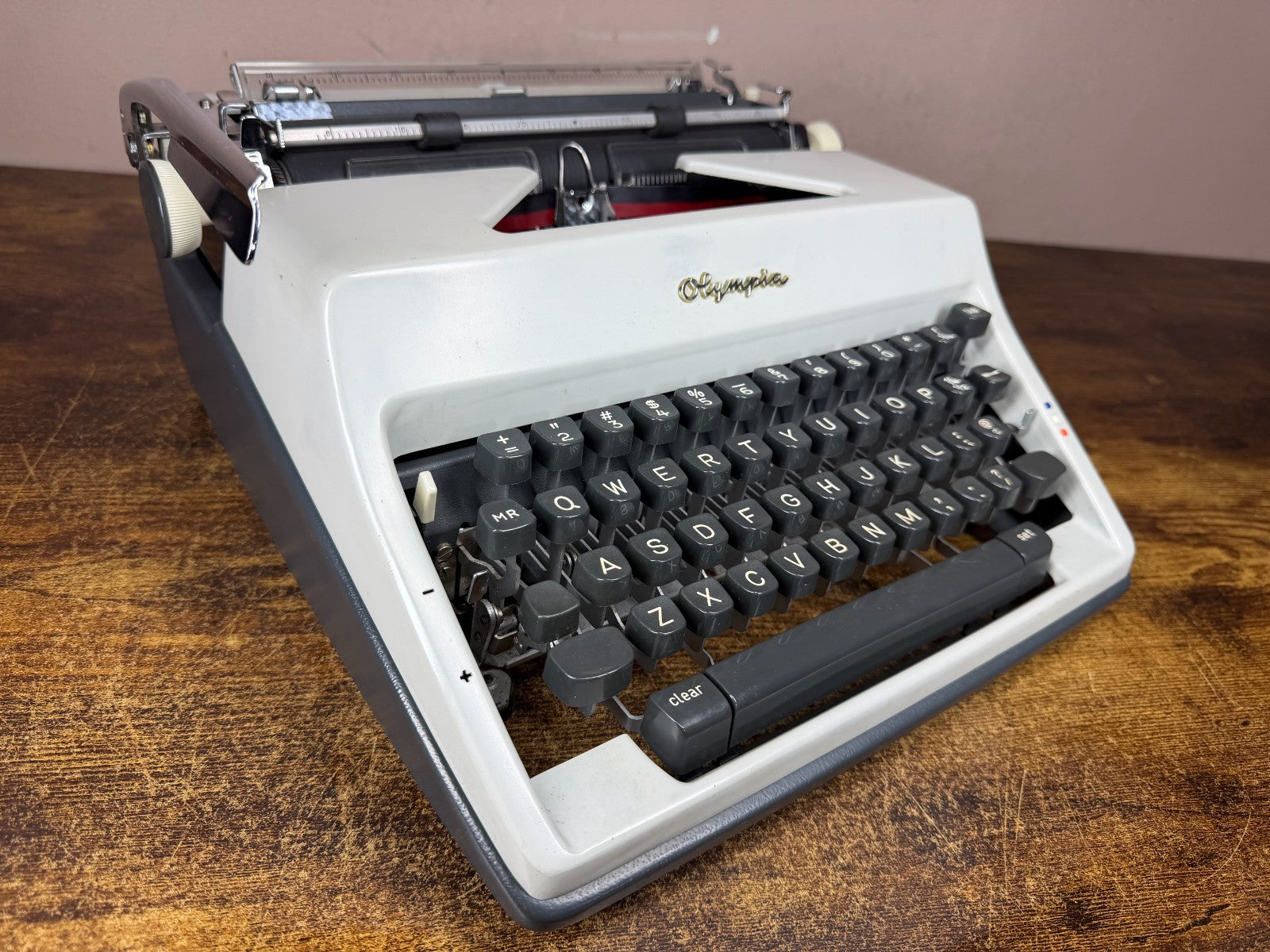 Excellent! Serviced 1969 Olympia SM9 Vintage Typewriter w Rare Pica No.61 Font