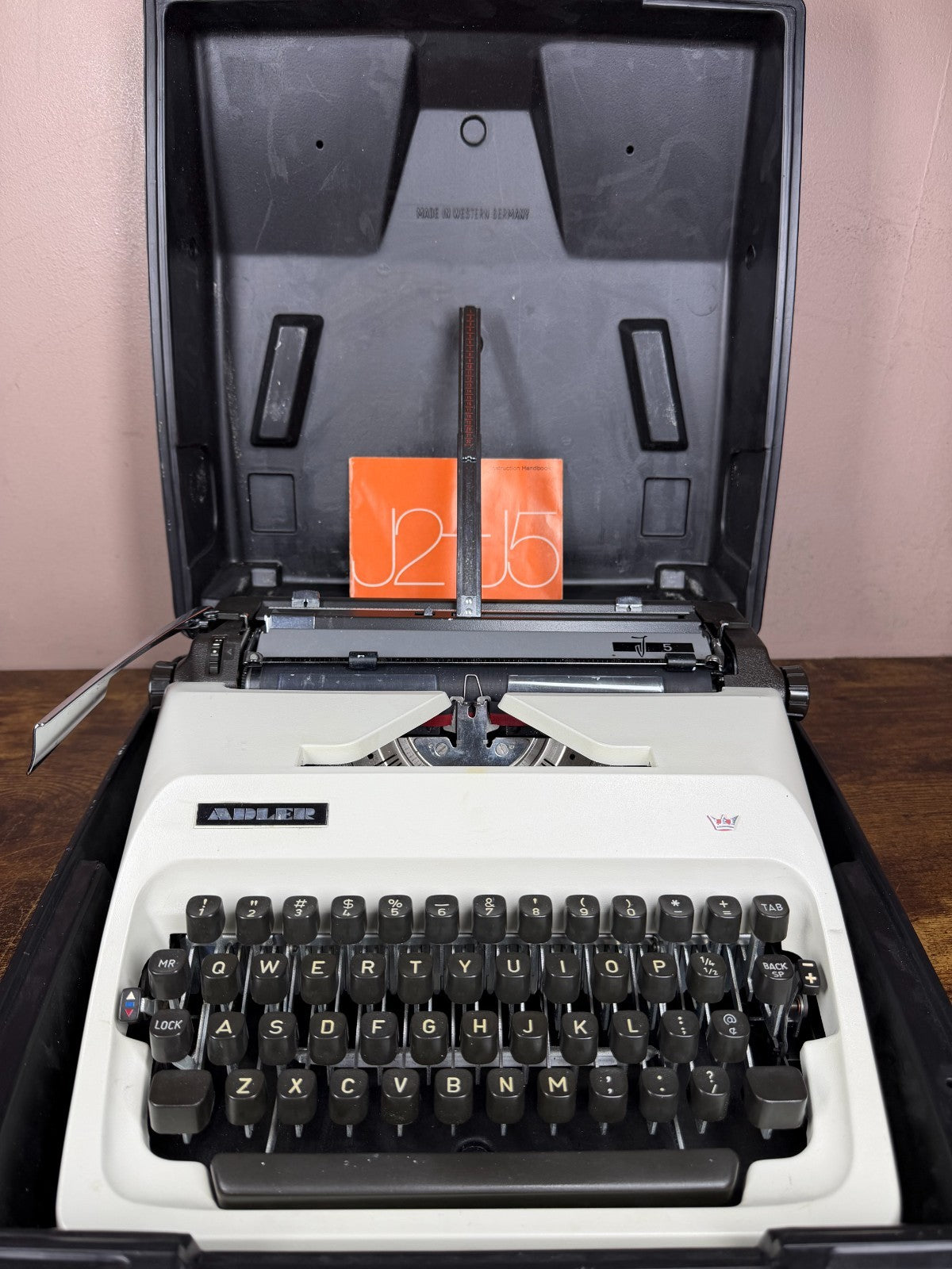 Excellent! Serviced 1977 Adler J5 White Vintage Typewriter Ro.88 Esquire Font