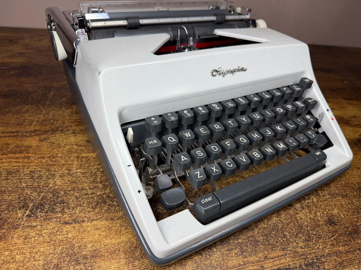 Excellent! Serviced 1968 Olympia SM9 Senatorial No.71 Vintage Typewriter 11CPI