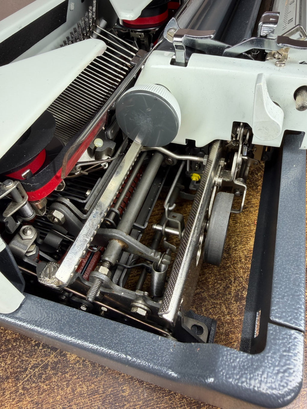 Near Mint! Serviced 1971 Olympia SM9 Portable Typewriter Modern Pica No.67 Font