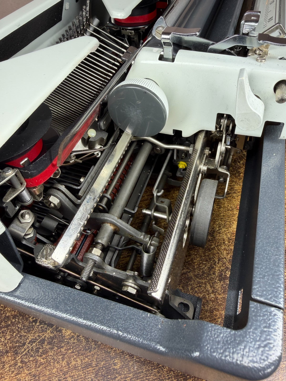 Near Mint! Serviced 1971 Olympia SM9 Portable Typewriter Modern Pica No.67 Font