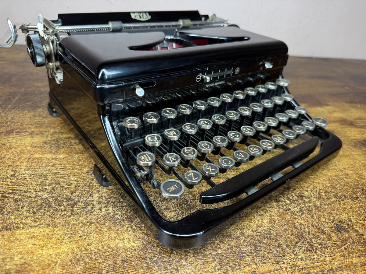 Beautiful! Serviced 1937 Royal O Model Glossy Black Vintage Portable Typewriter