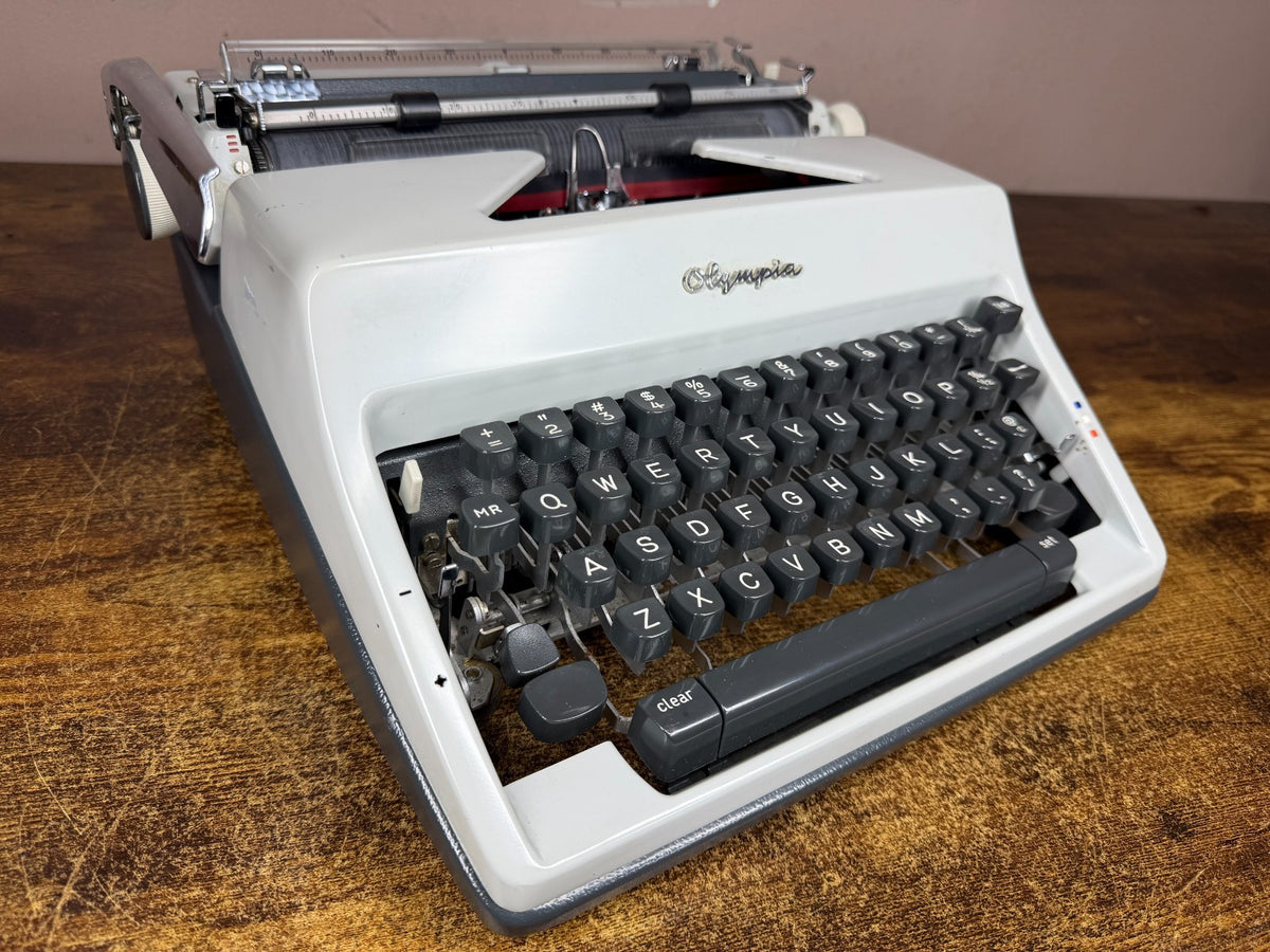 Excellent! Serviced 1969 Olympia SM9 Vintage Typewriter Modern Pica No.67