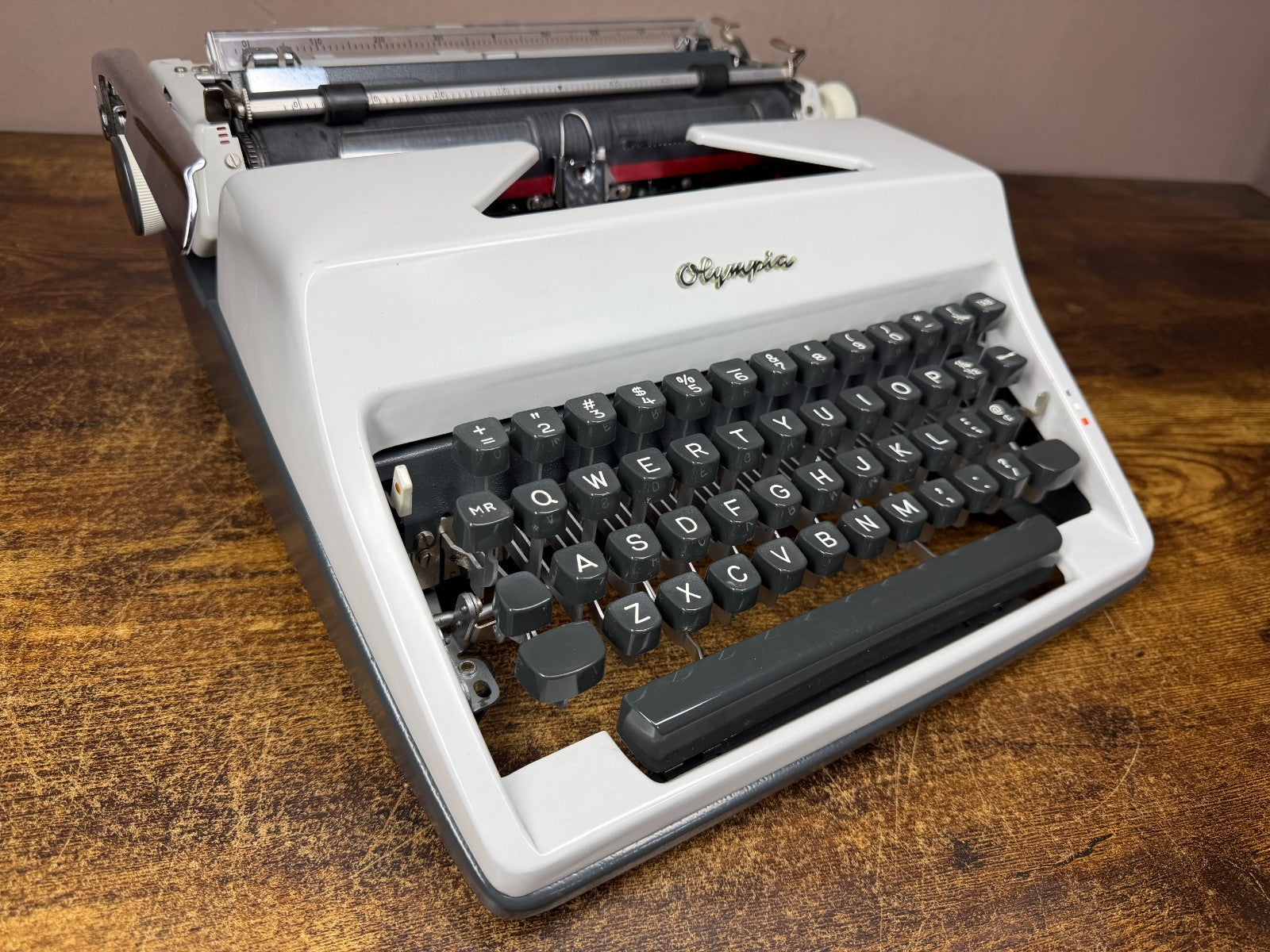 Excellent! Serviced 1969 Olympia SM8 Vintage Portable Typewriter Pica No.97