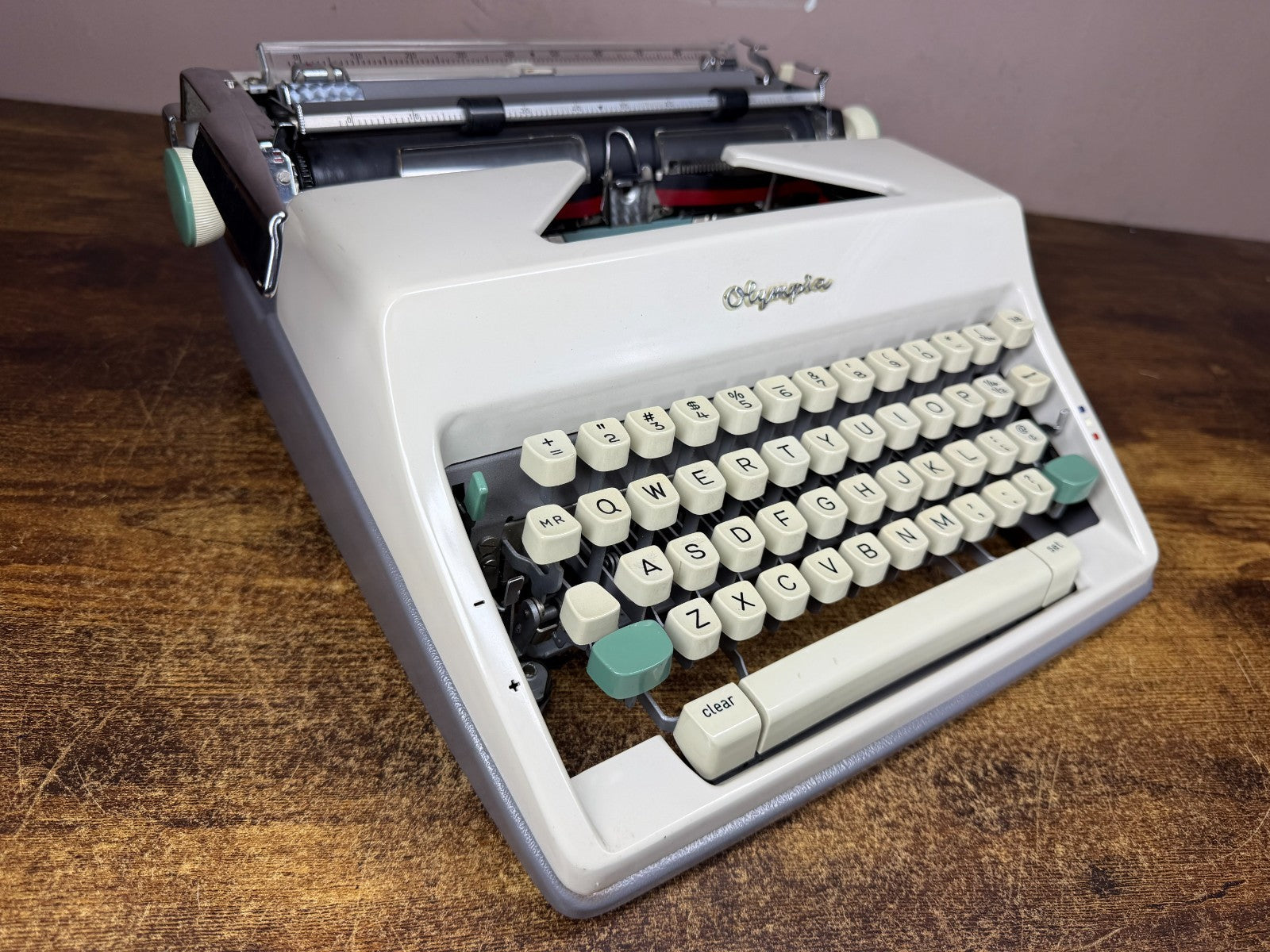 Excellent! Serviced 1966 Olympia SM9 Senatorial No.71 Vintage Typewriter 11CPI