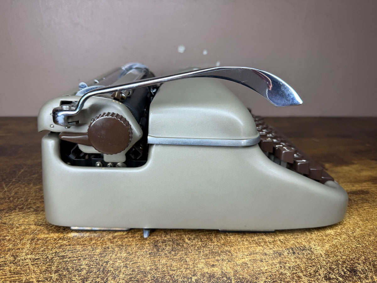 Excellent! Serviced 1958 Optima Elite 3 Vintage Portable Typewriter Pica