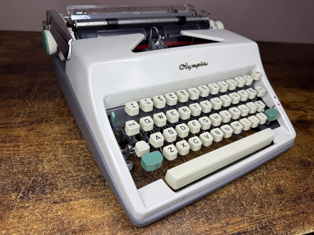 Near Mint! Serviced Cursive/Script No.69 1965 Olympia SM8 Vintage Typewriter