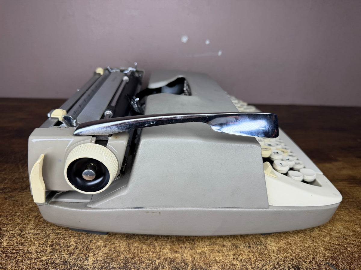 Nice! Serviced 1964 Cursive/Script No.75 Smith-Corona Galaxie Vintage Typewriter