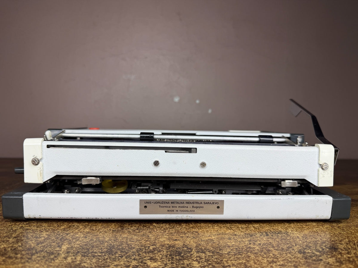 Nice! Serviced 1977 Olympia SF Vintage Ultra-Portable Typewriter