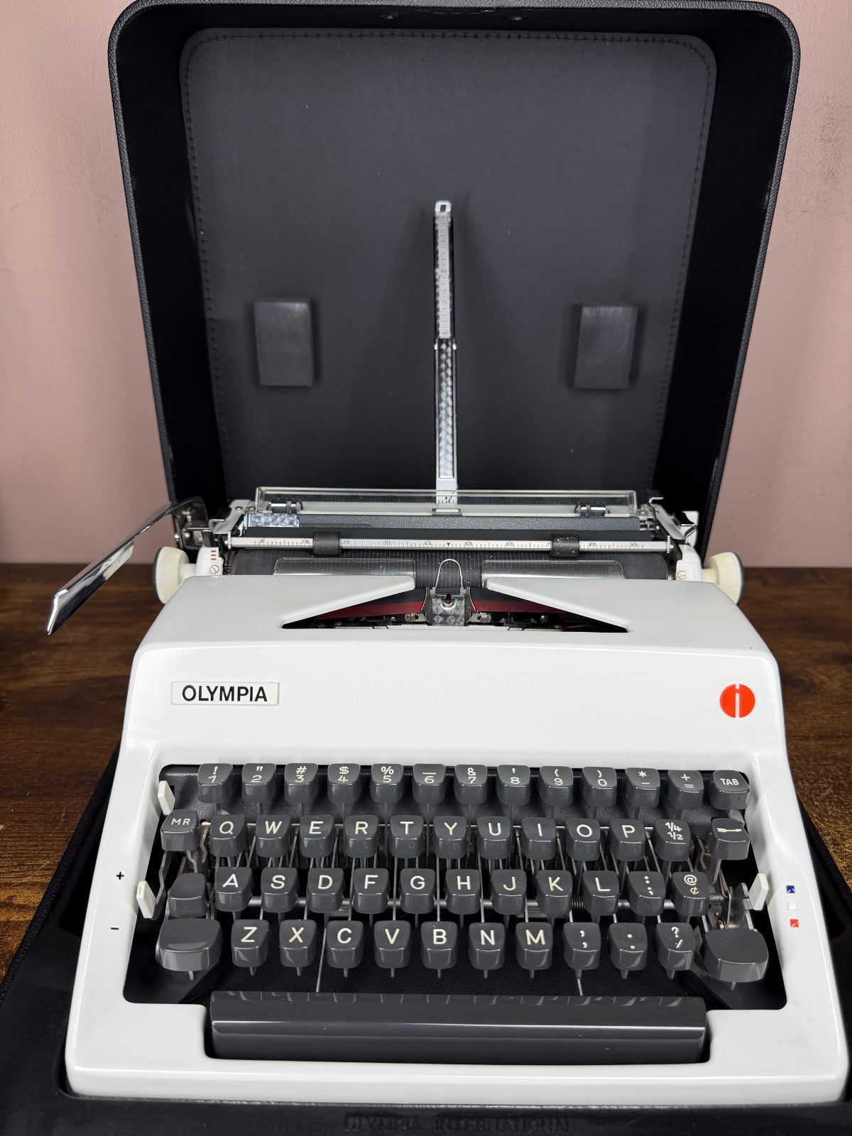 Excellent! Serviced 1971 Olympia SM9 Vintage Portable Typewriter Elite No. 87