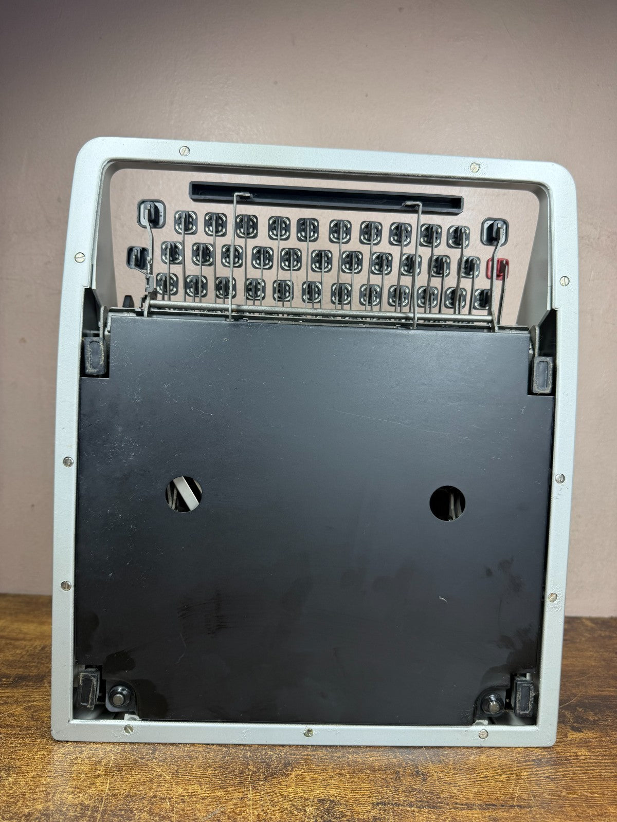 Excellent 1970s Cursive Script No75 Olivetti Lettera 33 Ultraportable Typewriter