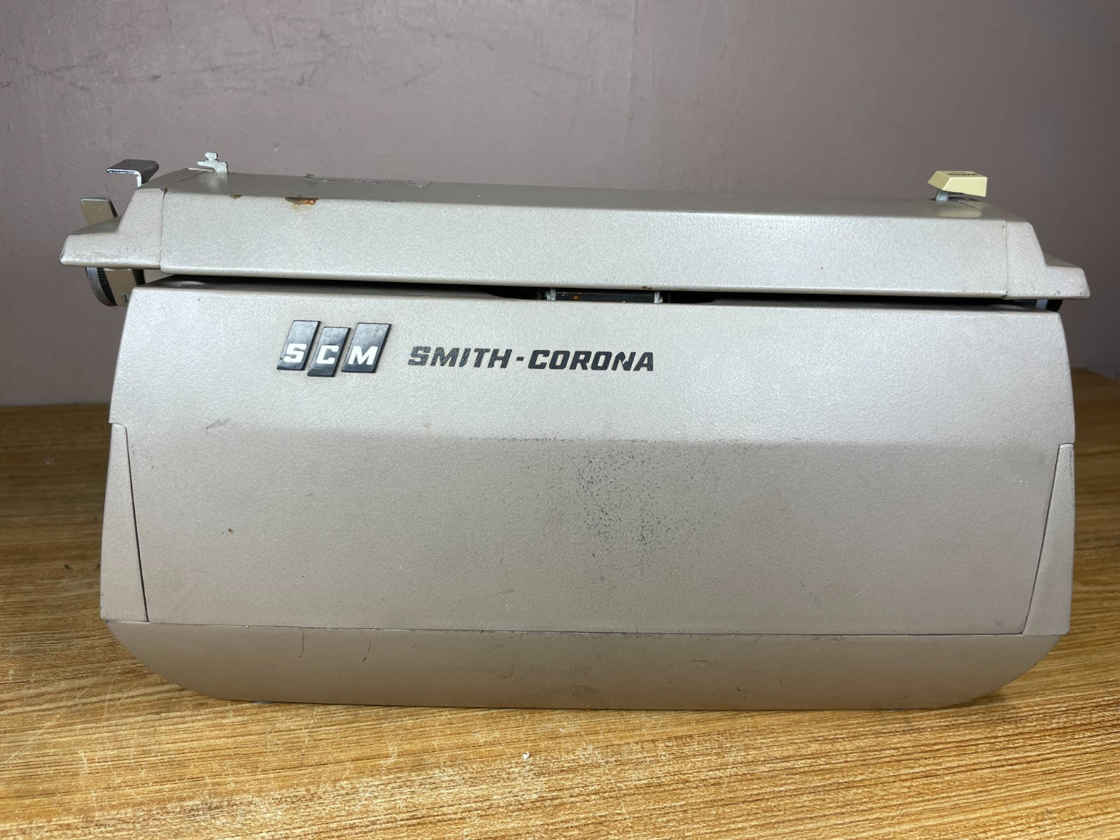 Serviced 1965 Smith-Corona Deluxe Space-O-Matic 75 Vintage Desktop Typewriter