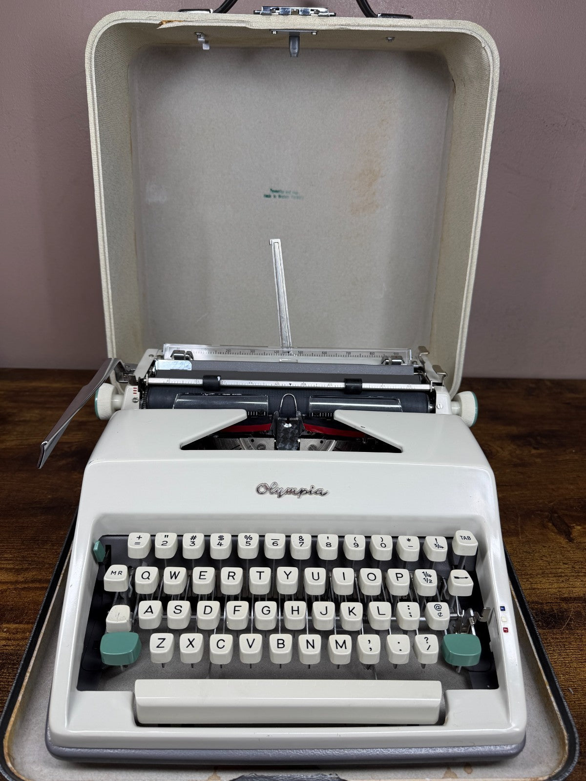 Excellent! Serviced 1966 Olympia SM8 Vintage Typewriter Elite No.8 11CPI